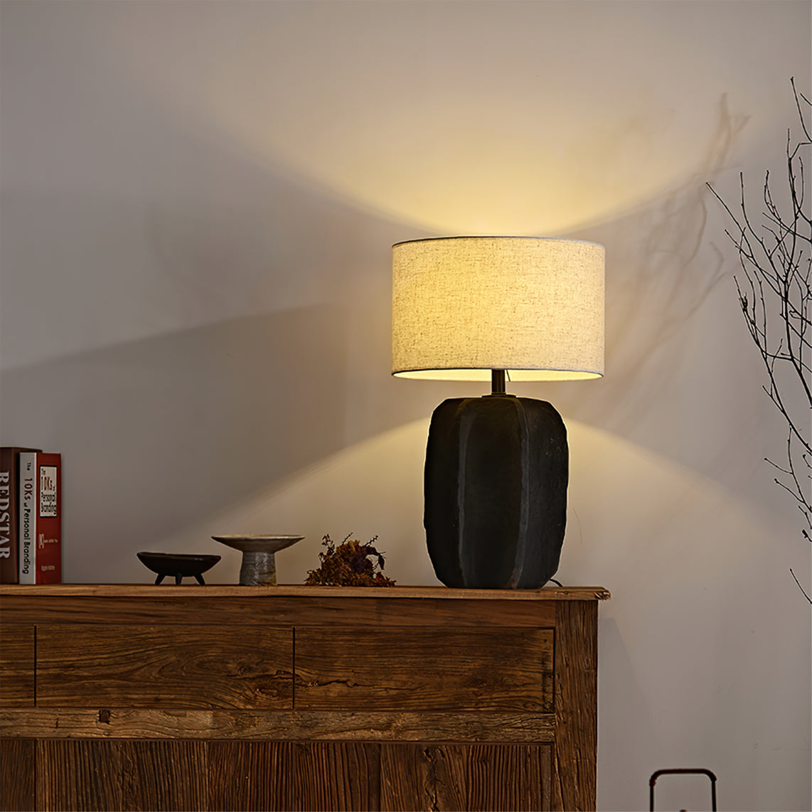 Lámpara de Mesa Torso de Cerámica con Pantalla de Tela – Diseño Sofisticado y Duradero 3