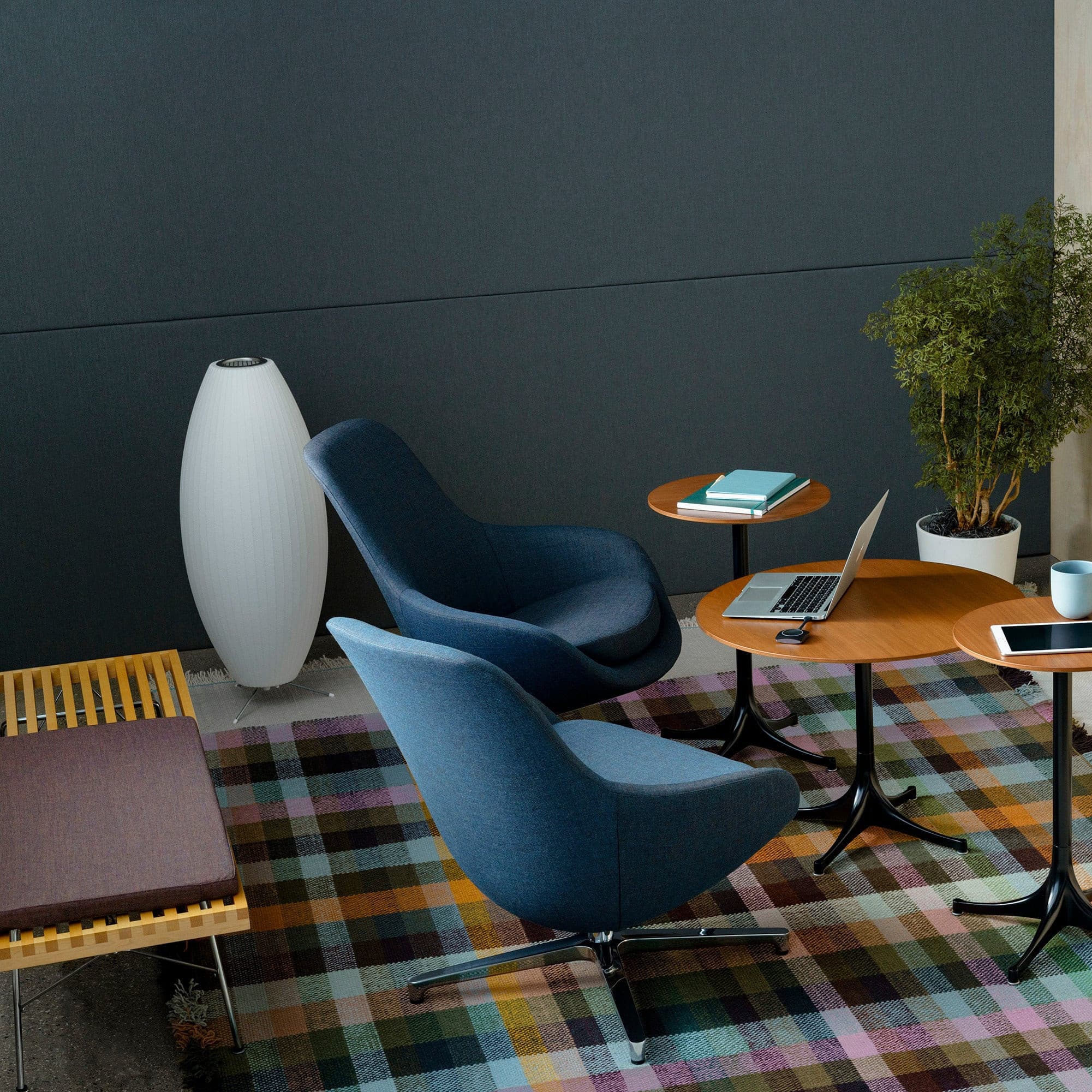 Lámpara de Mesa Tripode con Diseño Esférico – Disponible en Varias Tamaños y Acabados 7