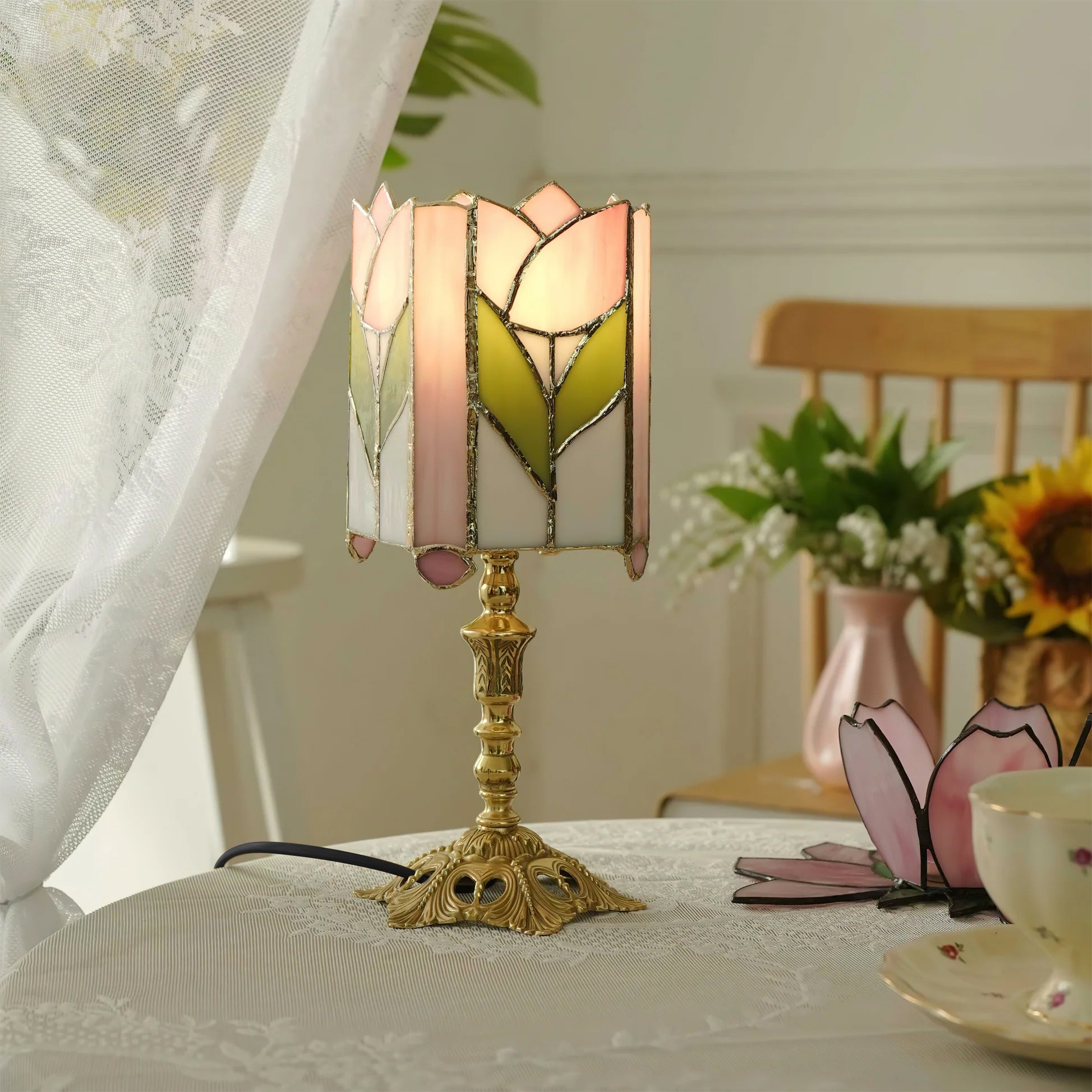 Lámpara de Mesa Tulip Tiffany en Vidrio Rosa y Verde, Diseño Floral Vintage, Base de Latón, Compatible con LED E26/E27 2