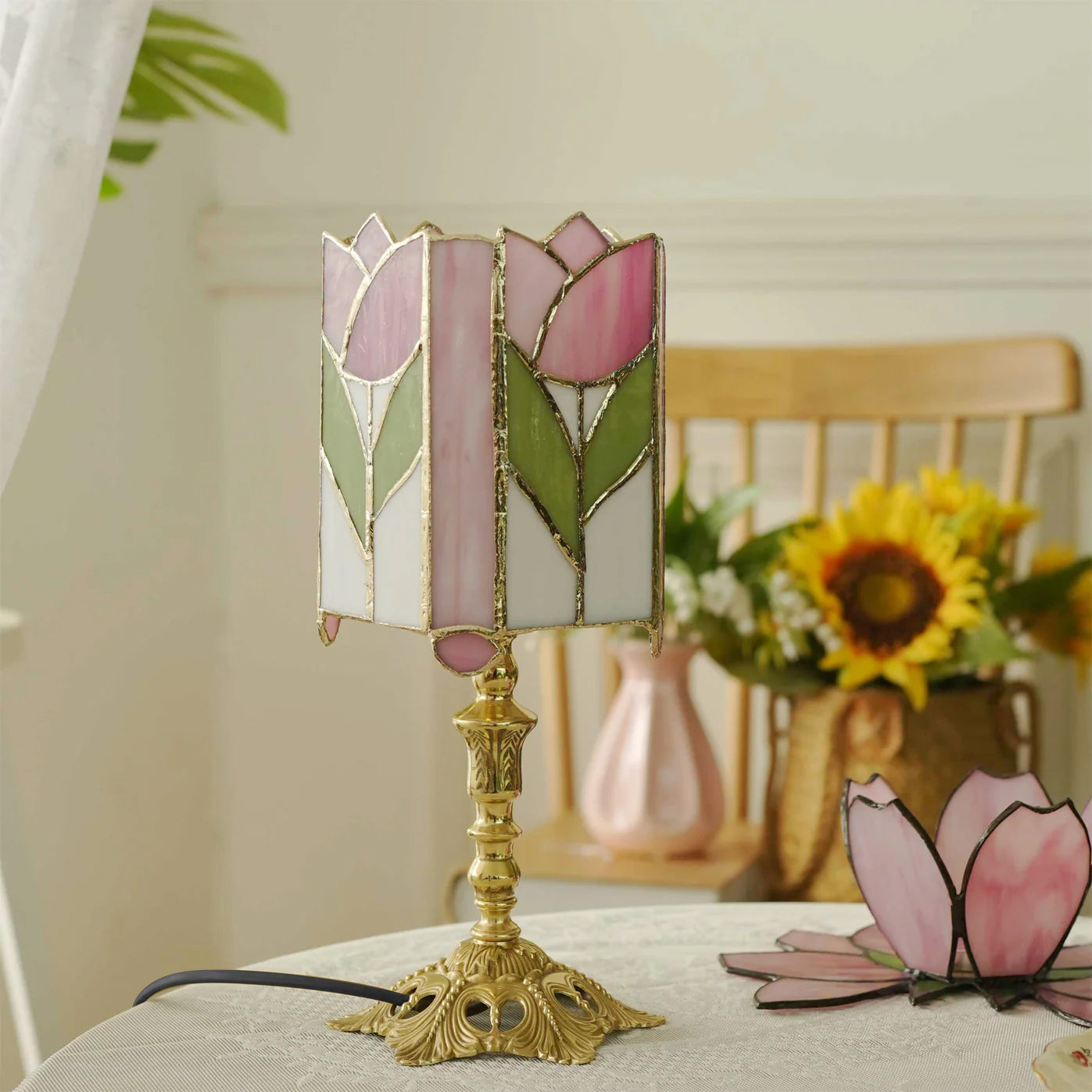 Lámpara de Mesa Tulip Tiffany en Vidrio Rosa y Verde, Diseño Floral Vintage, Base de Latón, Compatible con LED E26/E27 3