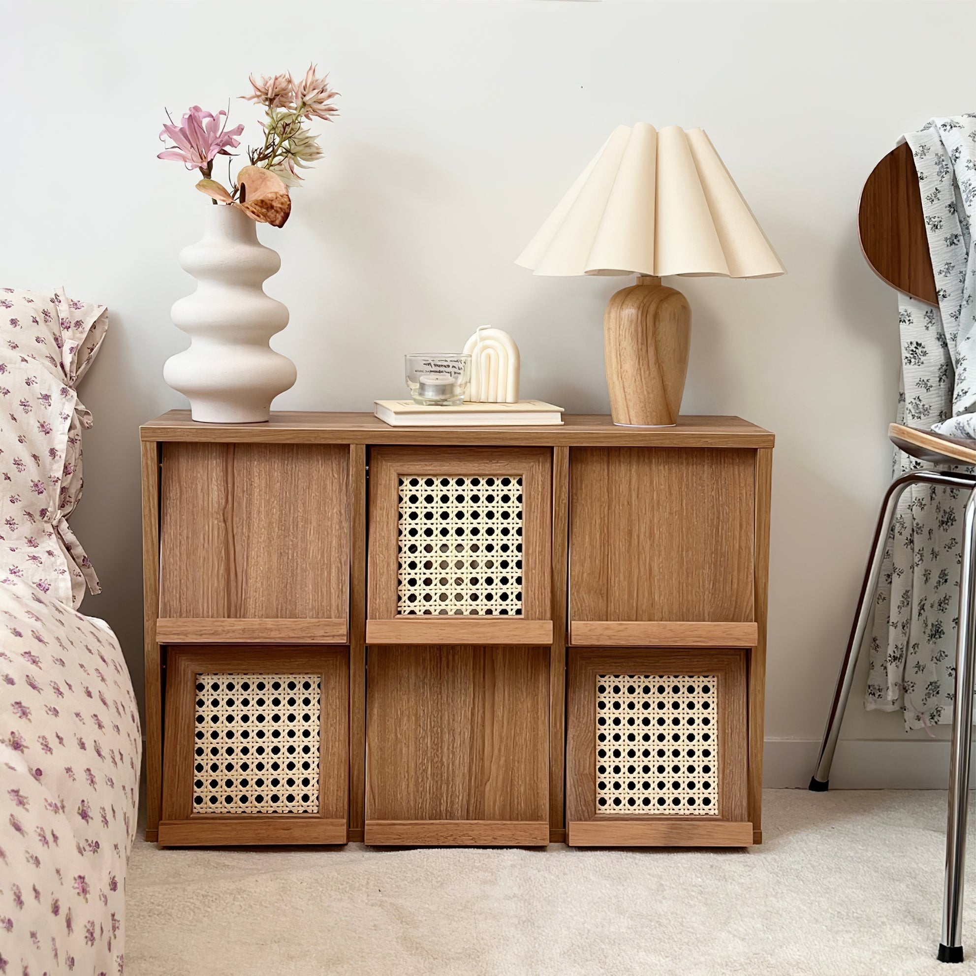 Lámpara de Mesa Vintage Beige con Pantalla Acanalada y Base de Madera 3