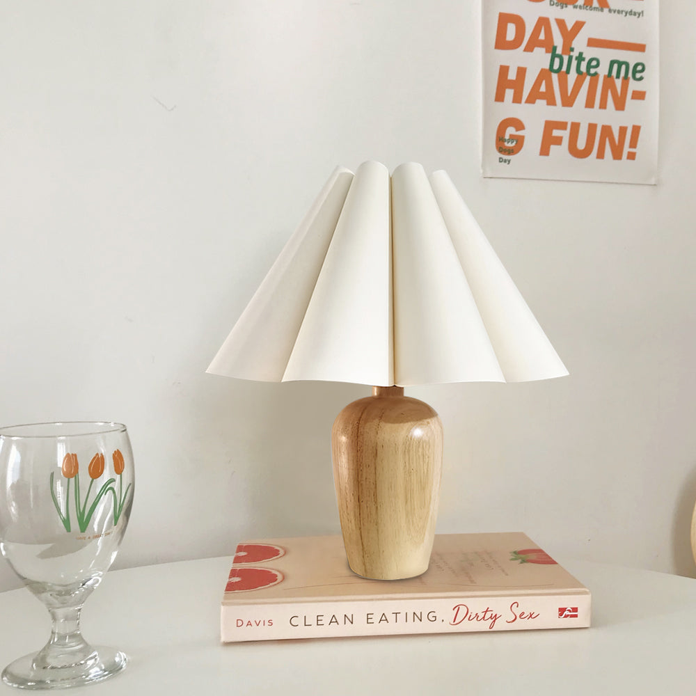 Lámpara de Mesa Vintage Beige con Pantalla Acanalada y Base de Madera 5