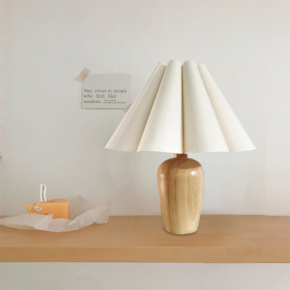 Lámpara de Mesa Vintage Beige con Pantalla Acanalada y Base de Madera 6