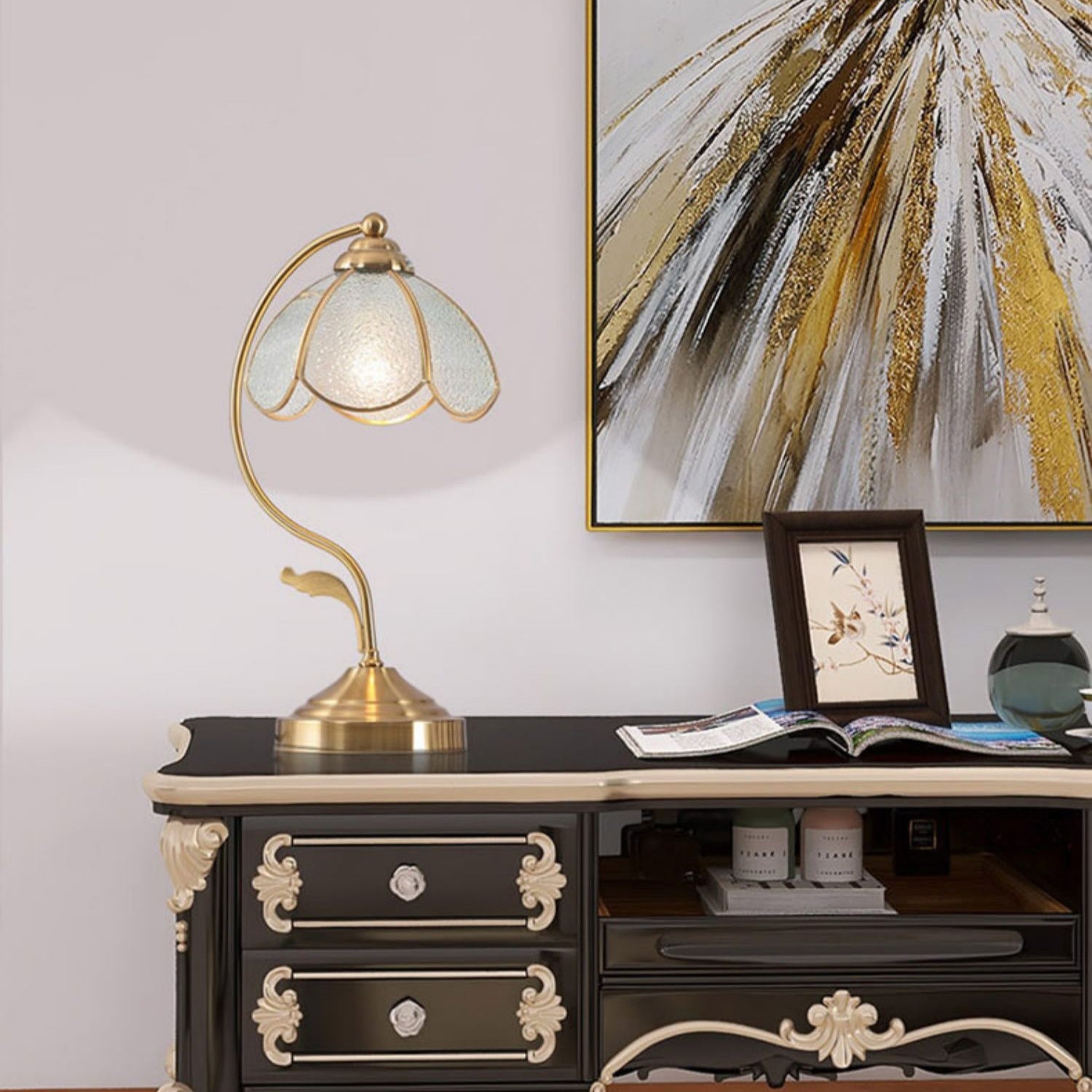 Lámpara de Mesa Vintage Tiffany con Diseño Floral de Vidrio Opaco Azul y Base de Latón – Ideal para Mesitas de Noche 5