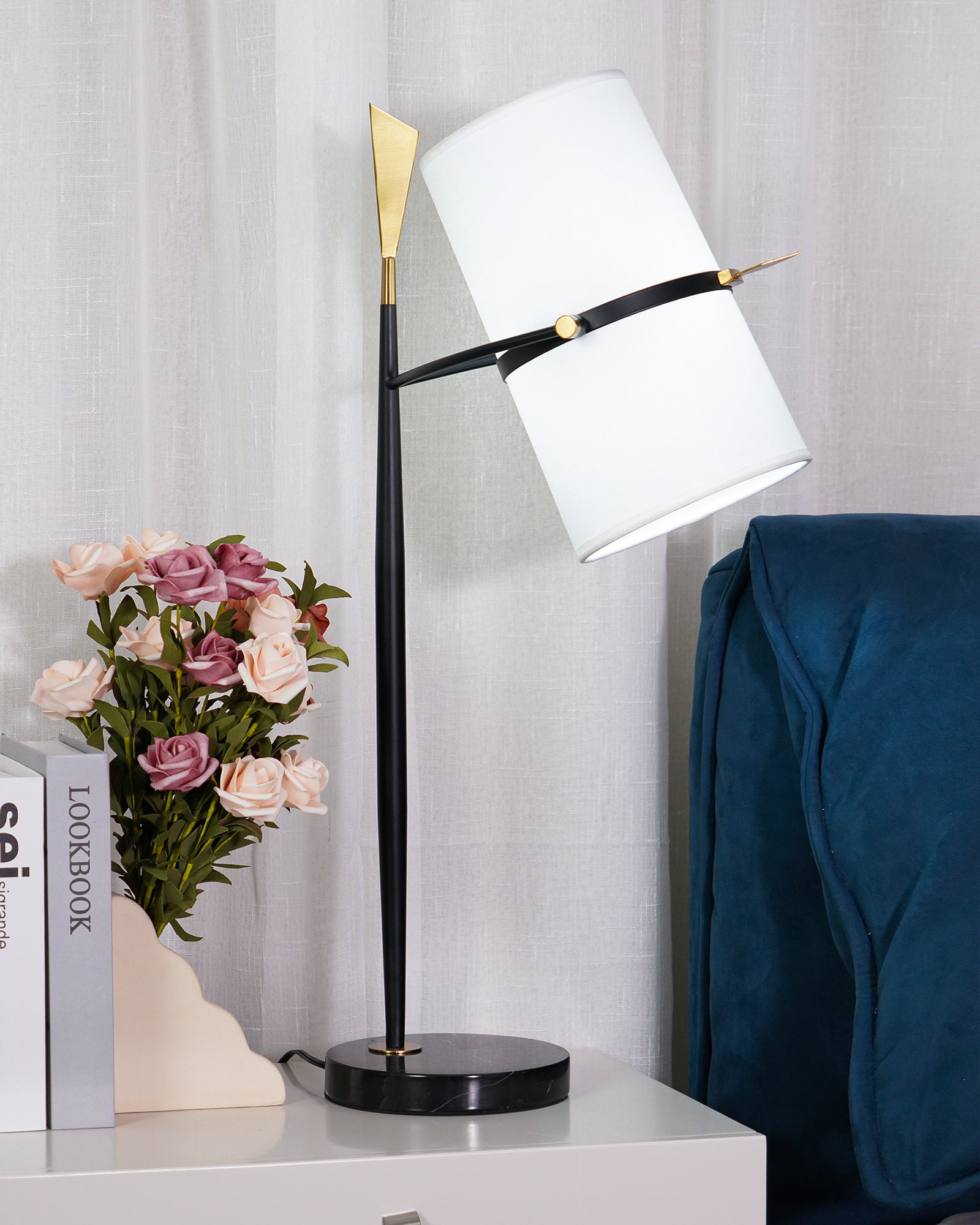 Lámpara de Mesa Vintage de Hierro Negro y Latón Antiguo – Ideal para Escritorios y Mesas de Noche 6