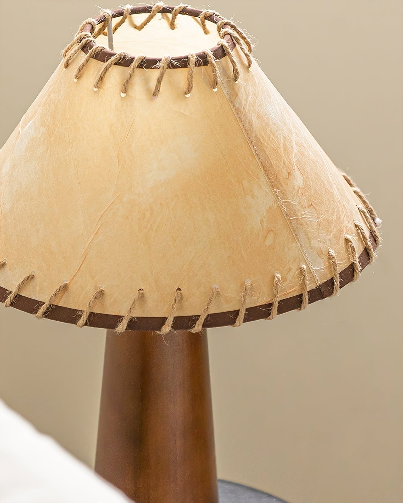 Lámpara de Mesa Vintage de Madera con Pantalla de Tela – Diseño Clásico y Elegante 5