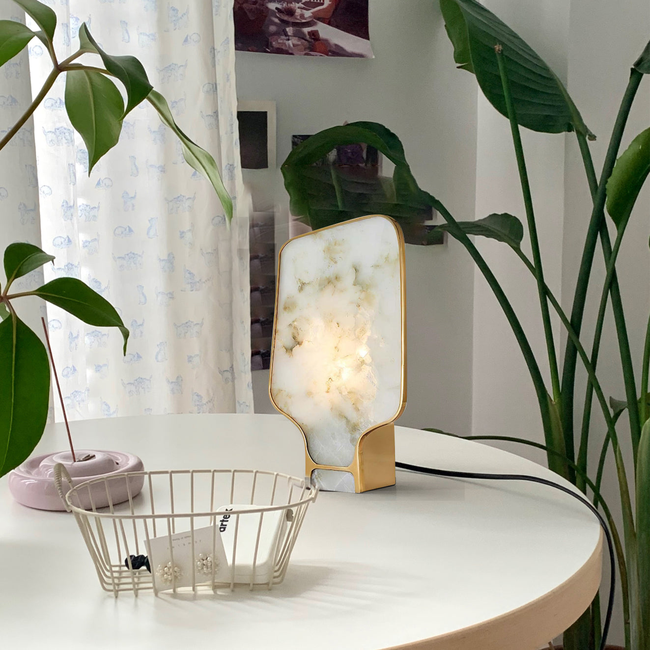 Lámpara de Mesa de Alabastro con Acabado en Oro y Diseño Clásico - Ideal para Mesita de Noche y Decoración Interior 4