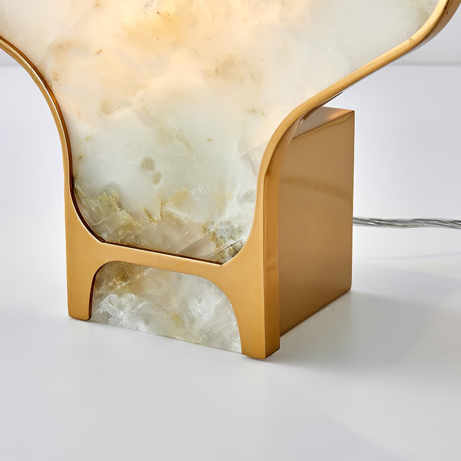 Lámpara de Mesa de Alabastro con Acabado en Oro y Diseño Clásico - Ideal para Mesita de Noche y Decoración Interior 5