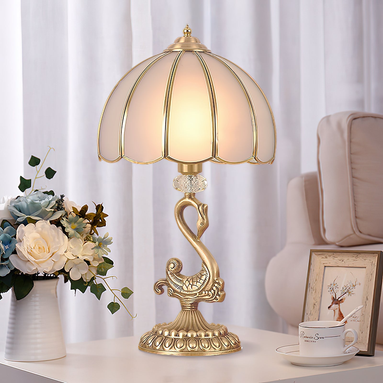 Lámpara de Mesa de Bronce en Forma de Cisne con Pantalla de Vidrio Esmerilado – Estilo Medieval y Diseño Elegante 3