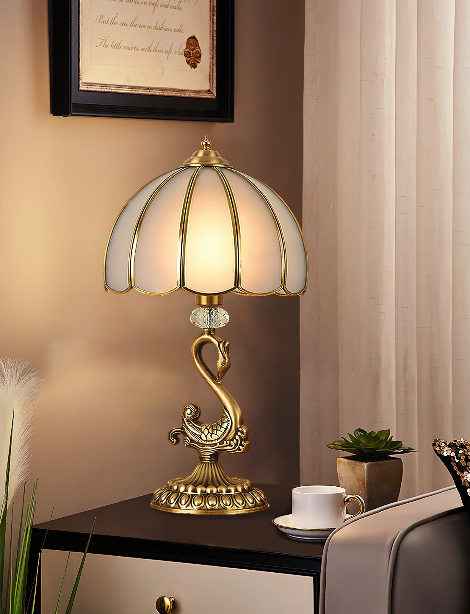 Lámpara de Mesa de Bronce en Forma de Cisne con Pantalla de Vidrio Esmerilado – Estilo Medieval y Diseño Elegante 5