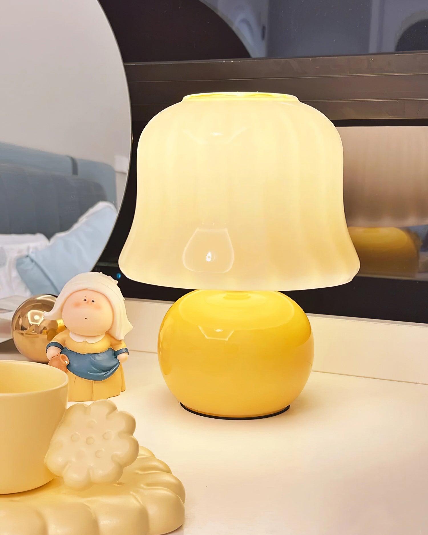 Lámpara de Mesa de Cerámica en Forma de Hongo, Diseño Italiano, Color Beige y Amarillo 3