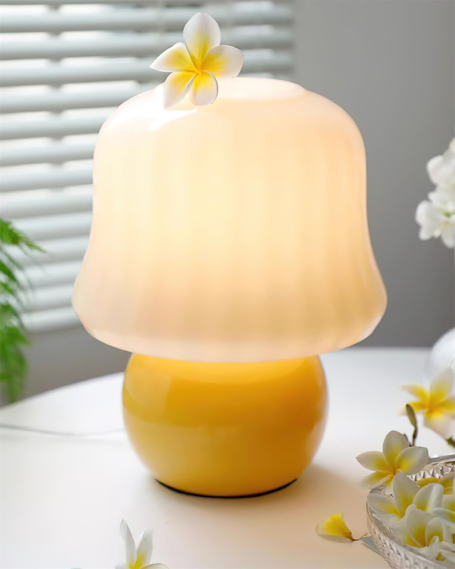 Lámpara de Mesa de Cerámica en Forma de Hongo, Diseño Italiano, Color Beige y Amarillo 6