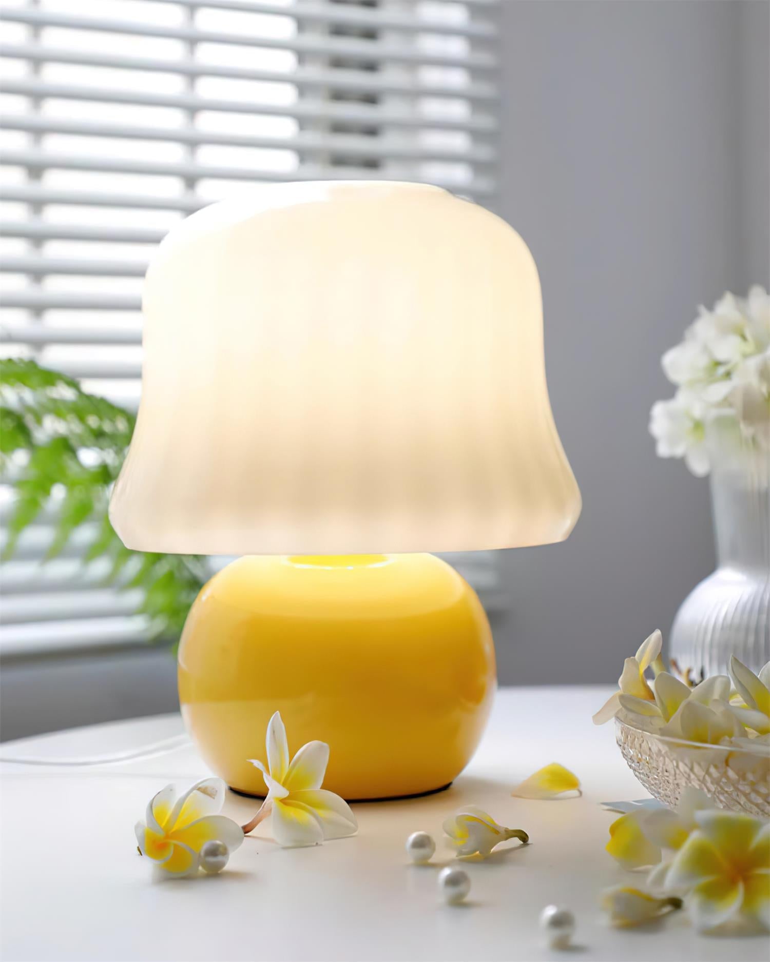 Lámpara de Mesa de Cerámica en Forma de Hongo, Diseño Italiano, Color Beige y Amarillo 7
