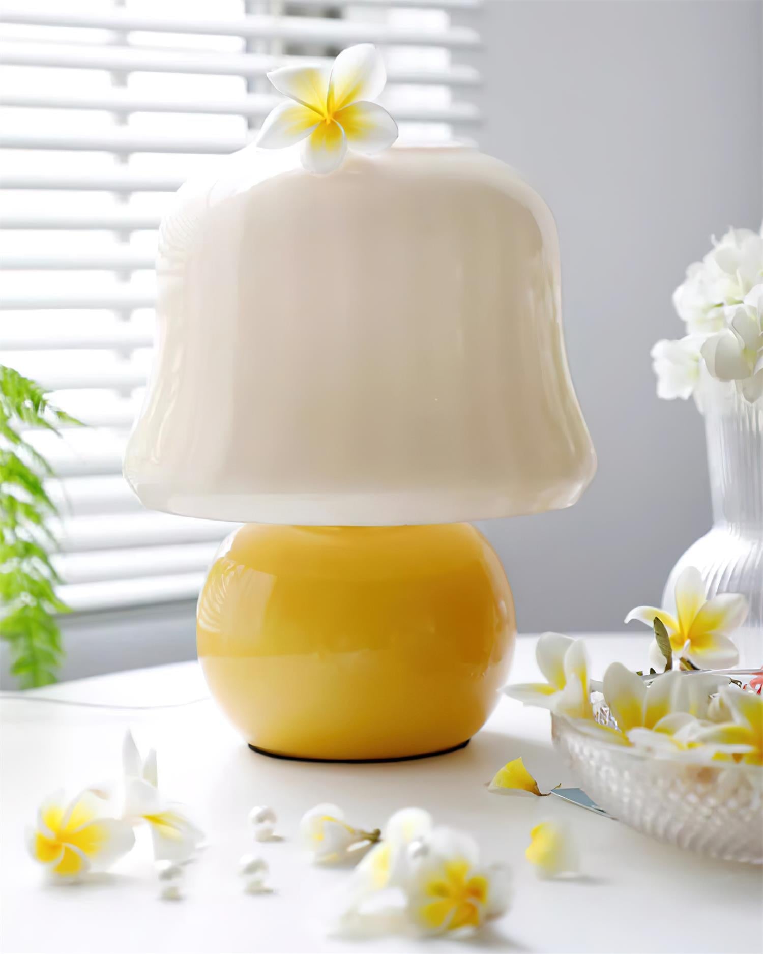 Lámpara de Mesa de Cerámica en Forma de Hongo, Diseño Italiano, Color Beige y Amarillo 8