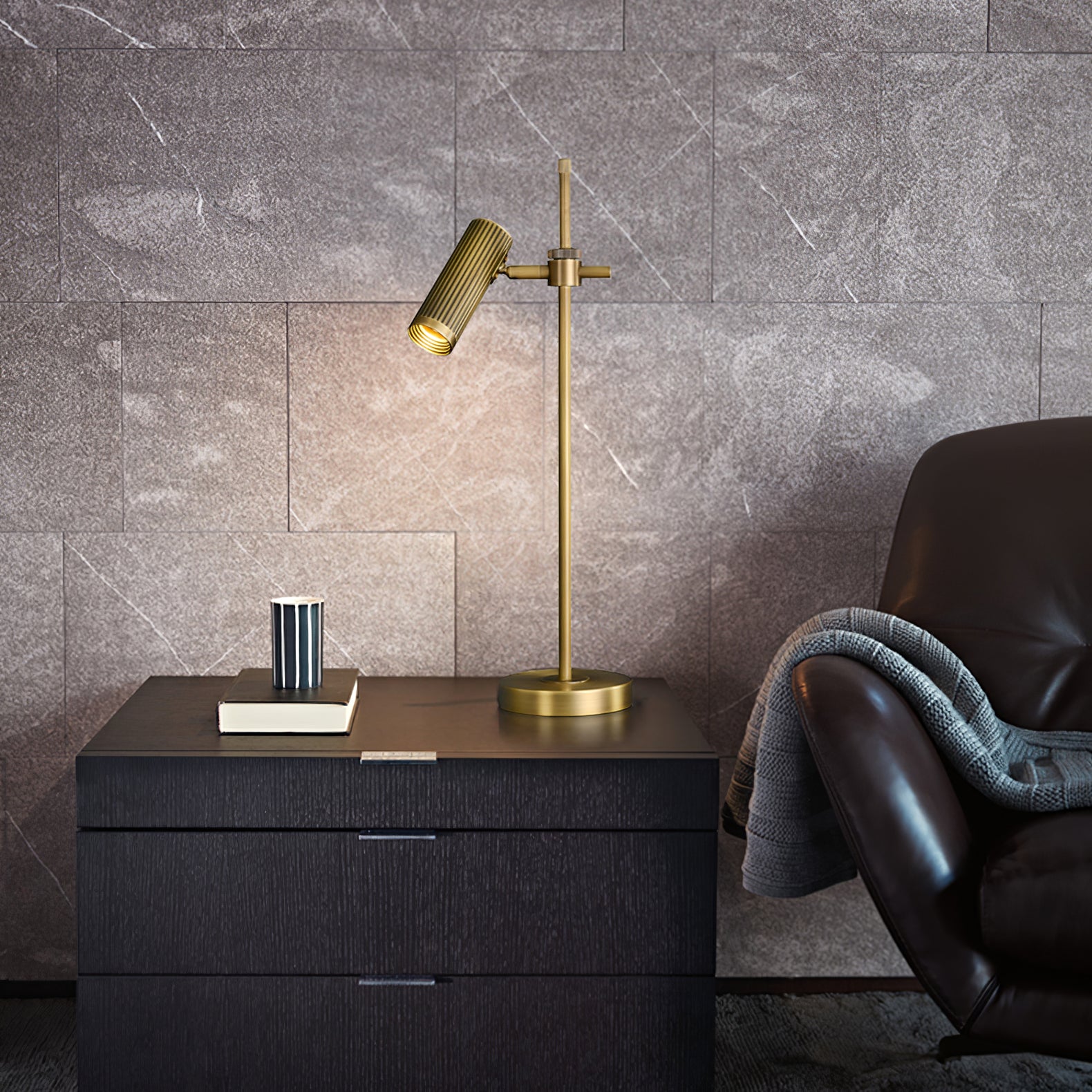 Lámpara de Mesa de Cobre Elegante con Base de Cobre y Diseño Minimalista 5