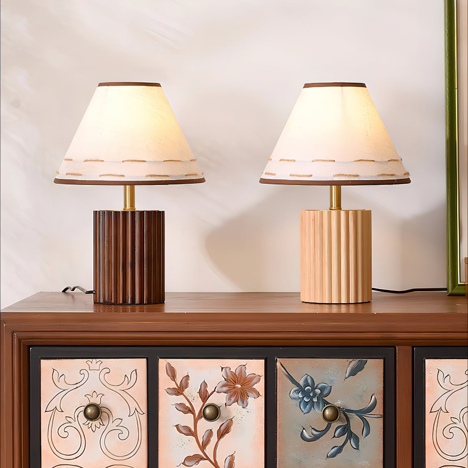 Lámpara de Mesa de Madera Brooke con Pantalla Artesanal y Base Cilíndrica 6