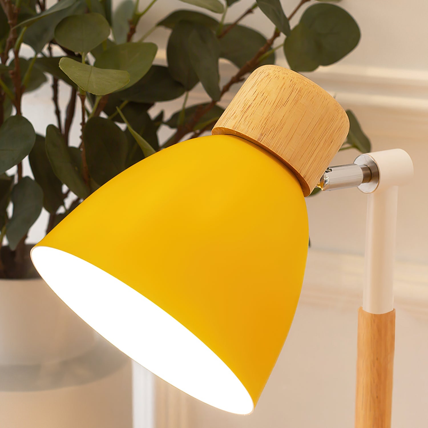 Lámpara de Mesa de Madera con Pantalla Amarillo Macarón – Diseño Escandinavo Moderno 3
