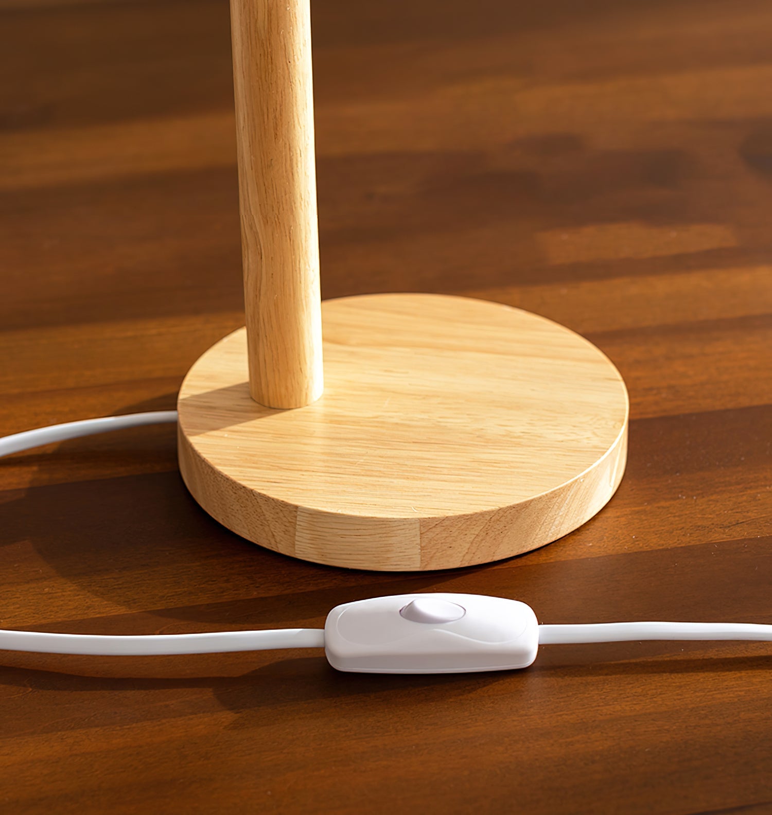 Lámpara de Mesa de Madera con Pantalla Amarillo Macarón – Diseño Escandinavo Moderno 4