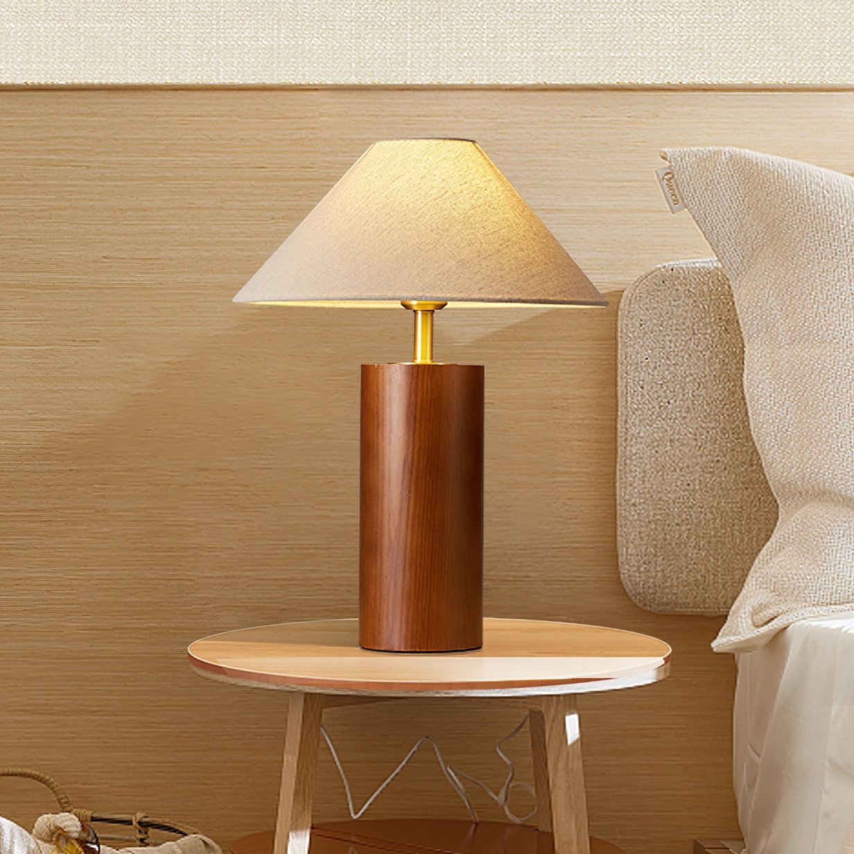 Lámpara de Mesa de Madera con Pantalla Beige y Base de Latón, Estilo Moderno, Diámetro 35 cm, Ideal para Mesitas de Noche 2