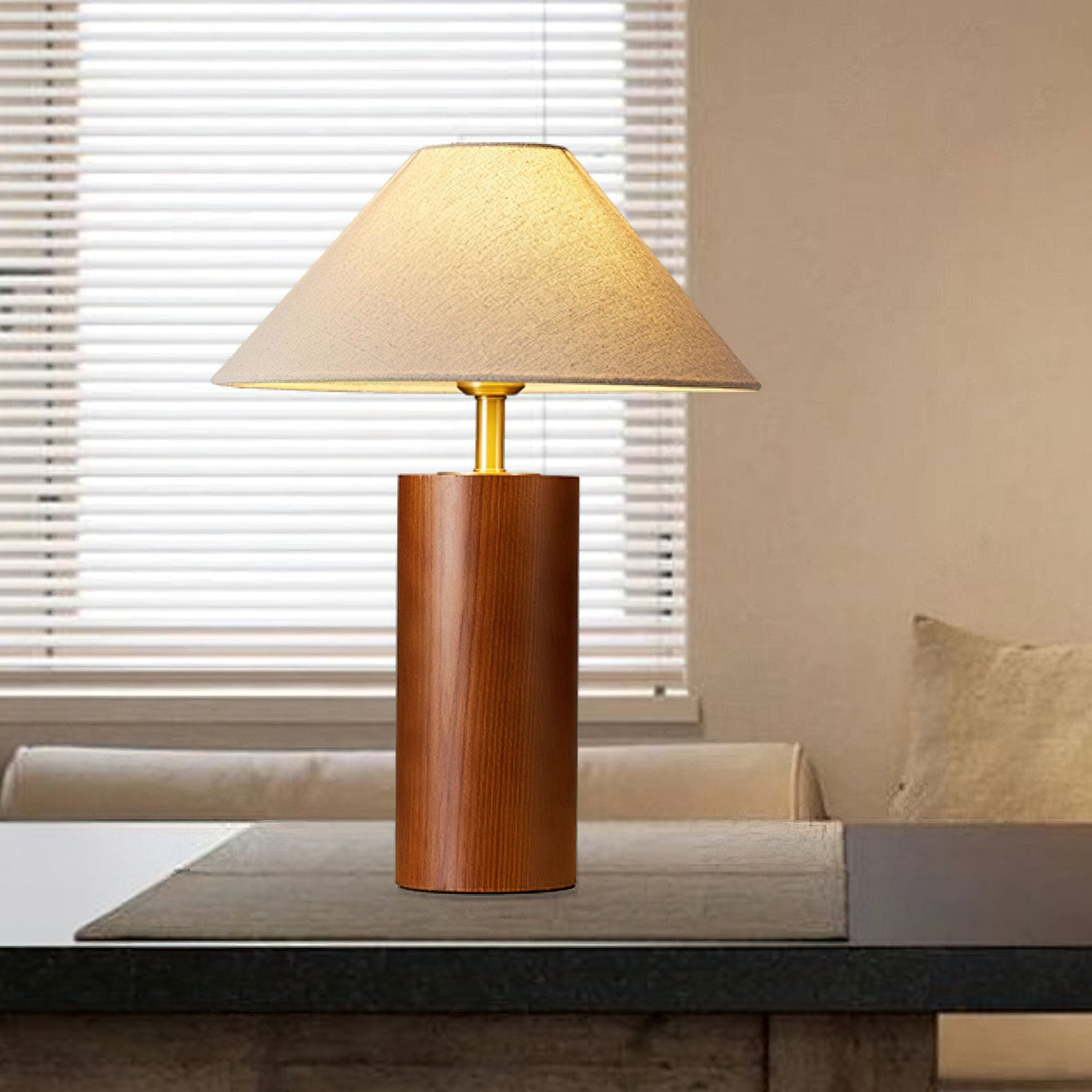 Lámpara de Mesa de Madera con Pantalla Beige y Base de Latón, Estilo Moderno, Diámetro 35 cm, Ideal para Mesitas de Noche 5