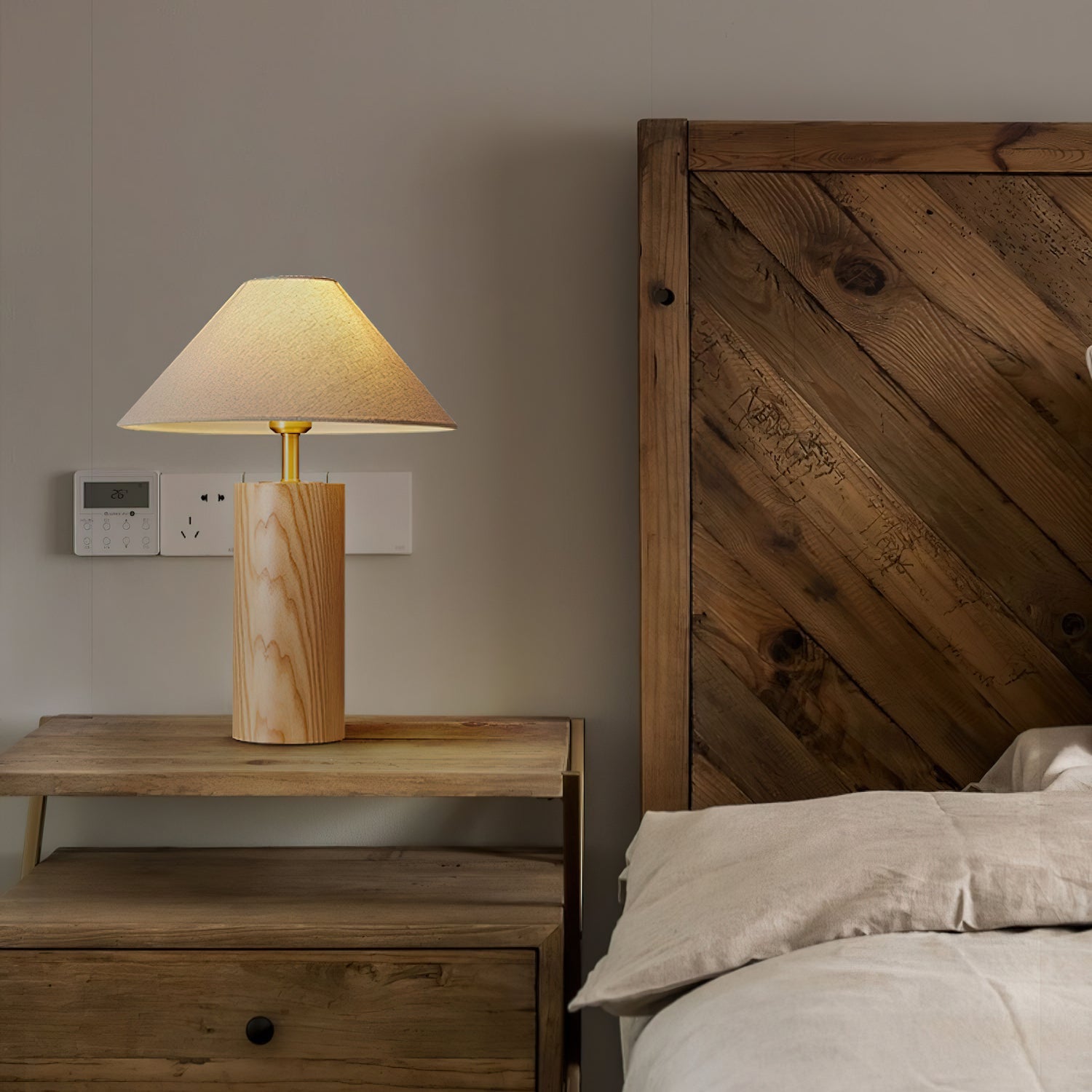 Lámpara de Mesa de Madera con Pantalla Beige y Base de Latón, Estilo Moderno, Diámetro 35 cm, Ideal para Mesitas de Noche 6