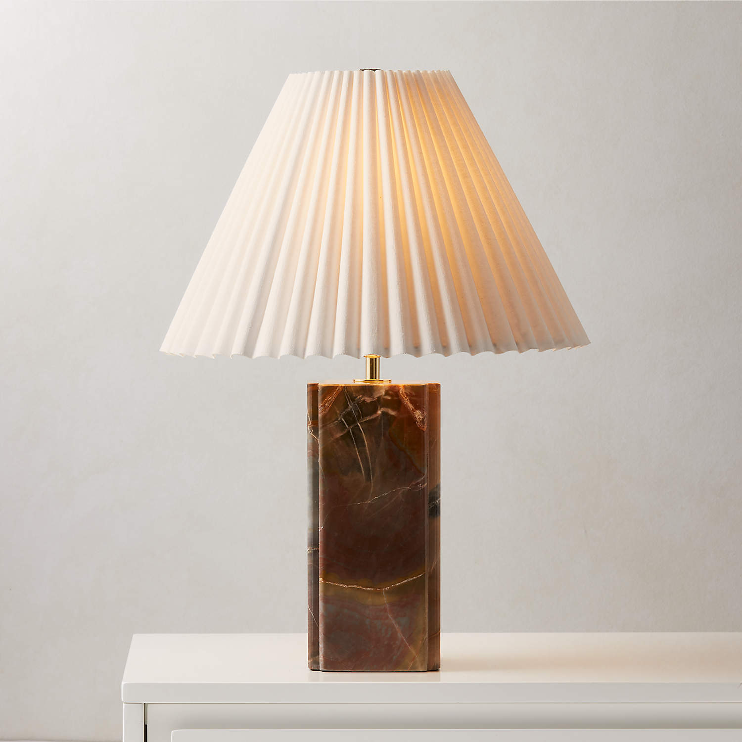 Lámpara de Mesa de Mármol Bianca con Pantalla de Tela Plisada – Iluminación Elegante para Hogar y Oficina 2