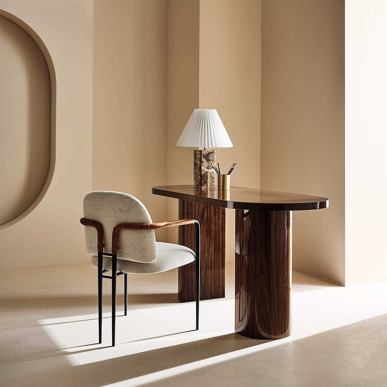 Lámpara de Mesa de Mármol Bianca con Pantalla de Tela Plisada – Iluminación Elegante para Hogar y Oficina 3