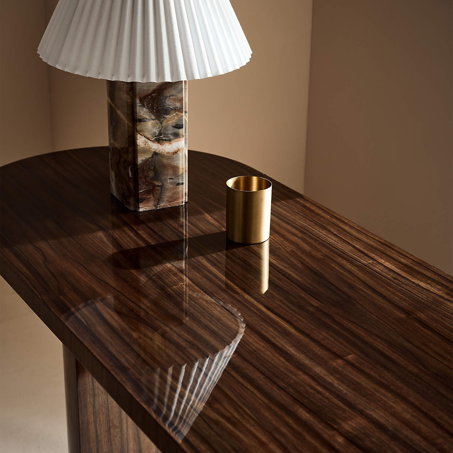 Lámpara de Mesa de Mármol Bianca con Pantalla de Tela Plisada – Iluminación Elegante para Hogar y Oficina 4