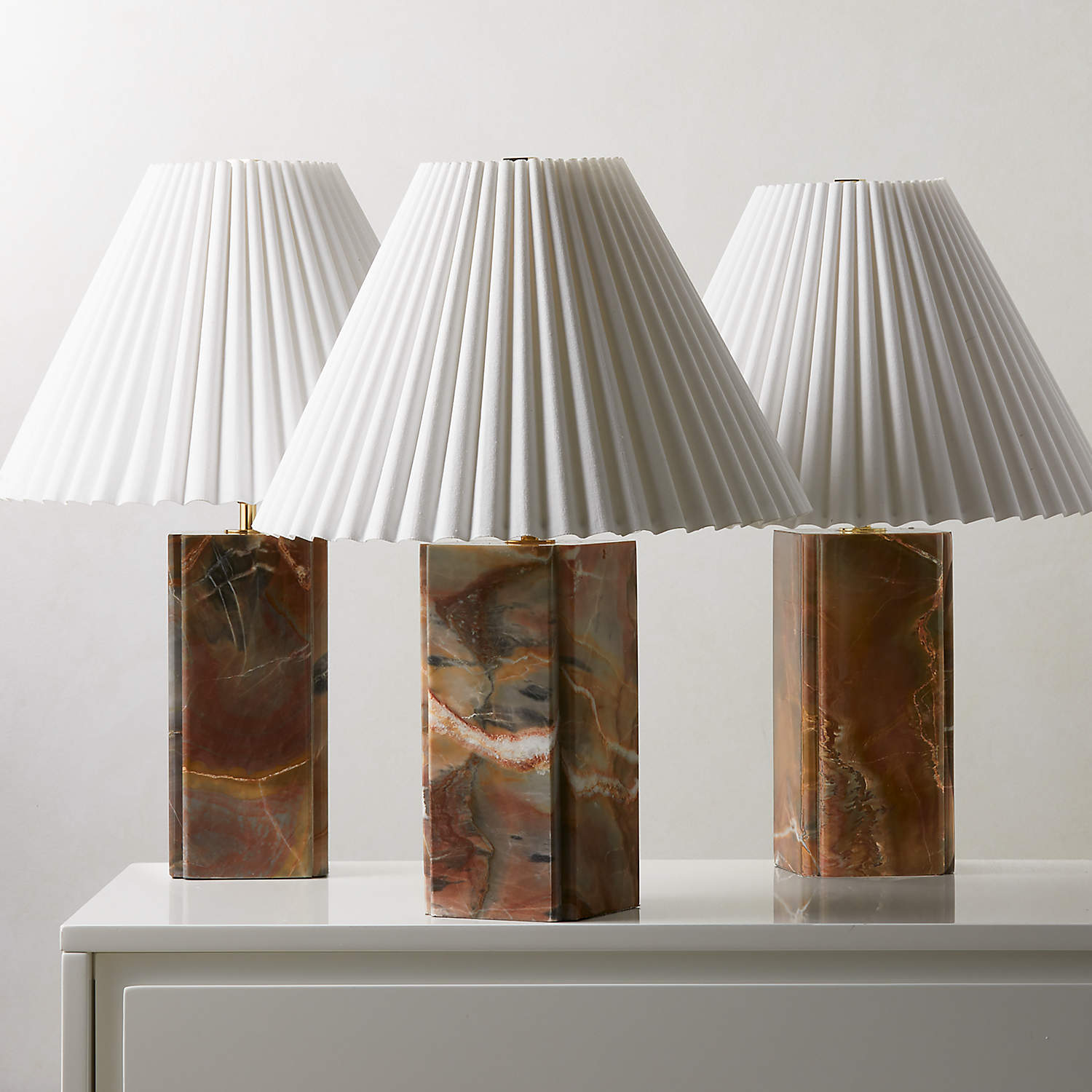 Lámpara de Mesa de Mármol Bianca con Pantalla de Tela Plisada – Iluminación Elegante para Hogar y Oficina 5