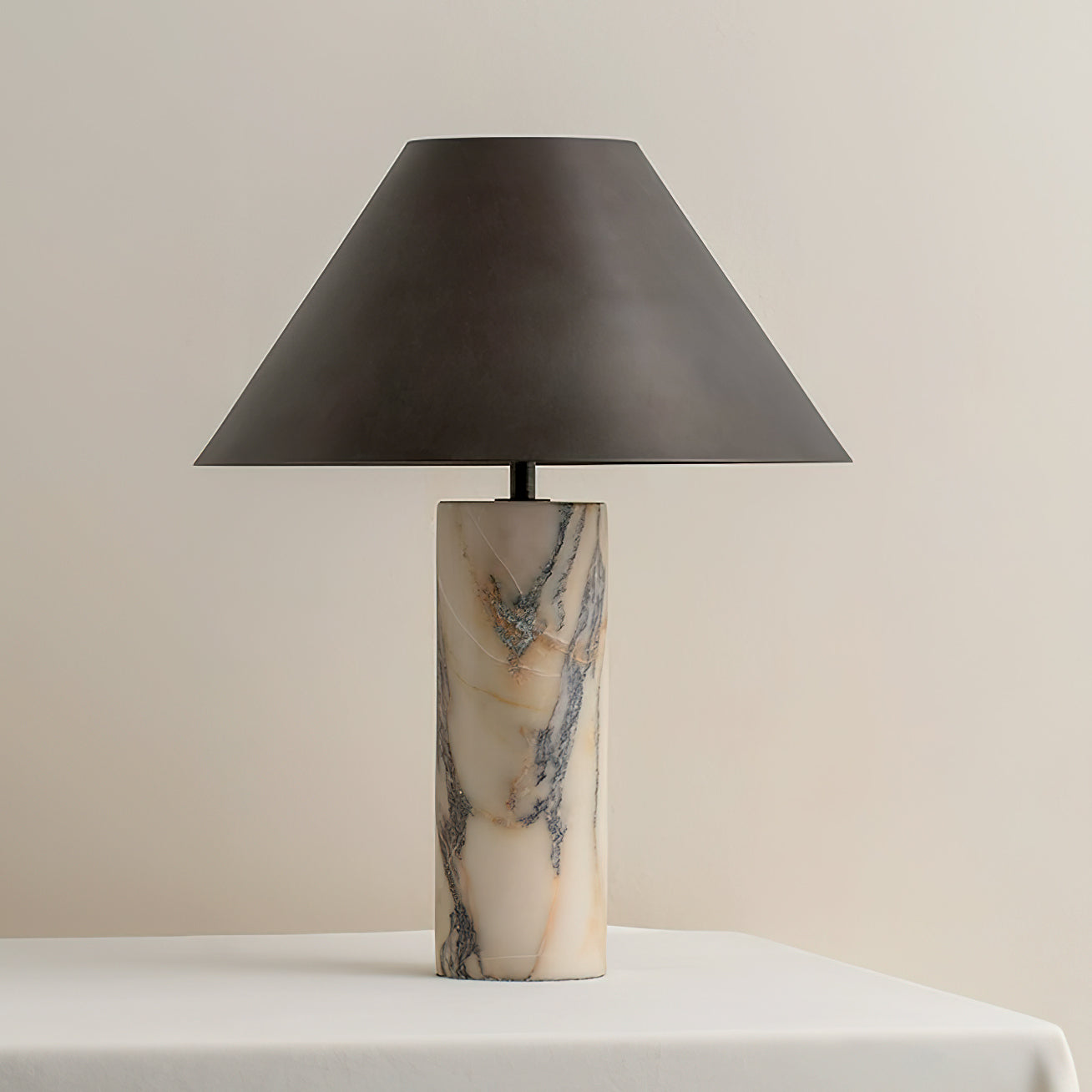 Lámpara de Mesa de Mármol Blanco con Pantalla de Tela Negra – Diseño Moderno 4