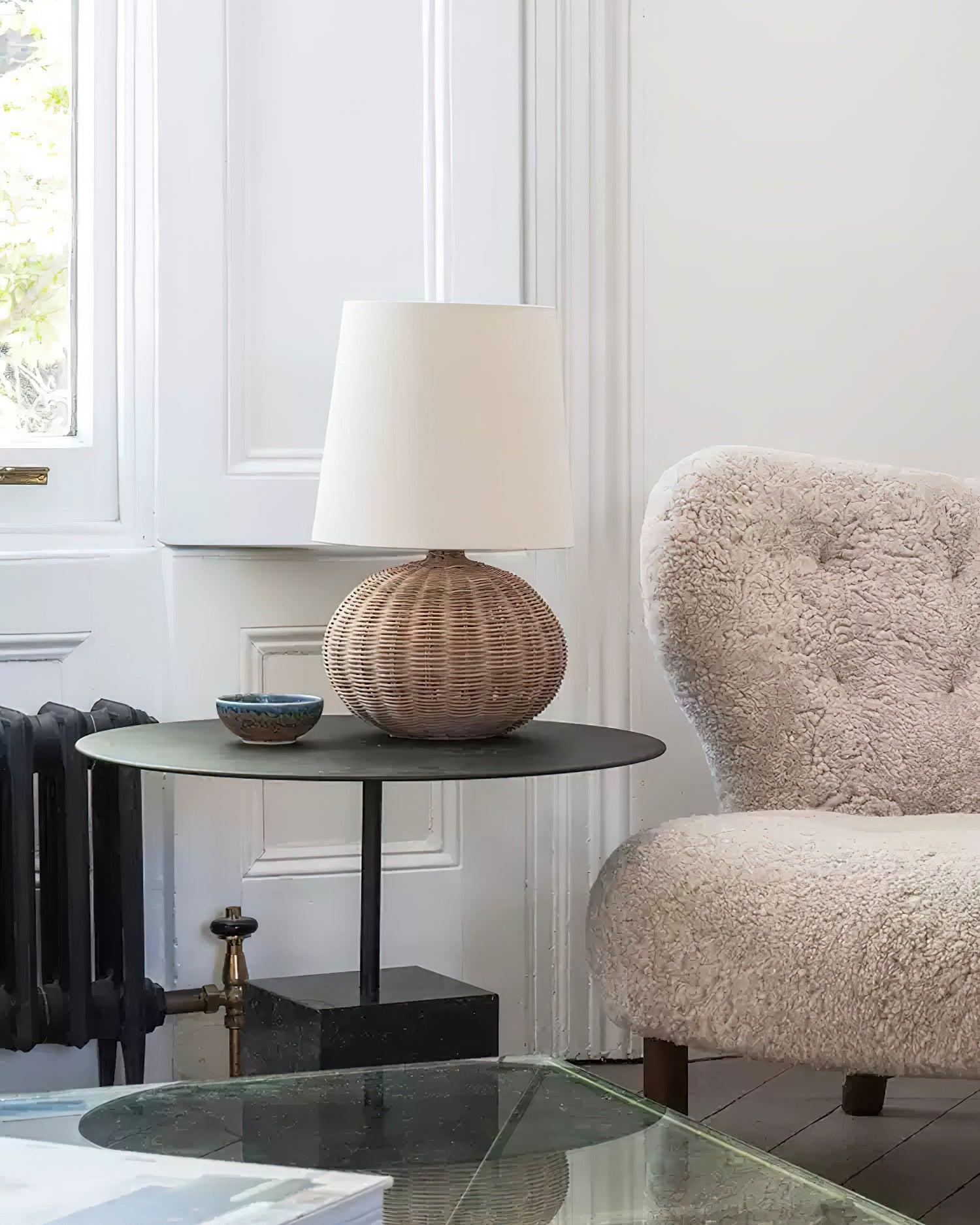 Lámpara de Mesa de Ratán Natural con Pantalla de Tela para Interiores - Diseño Moderno y Elegante 4