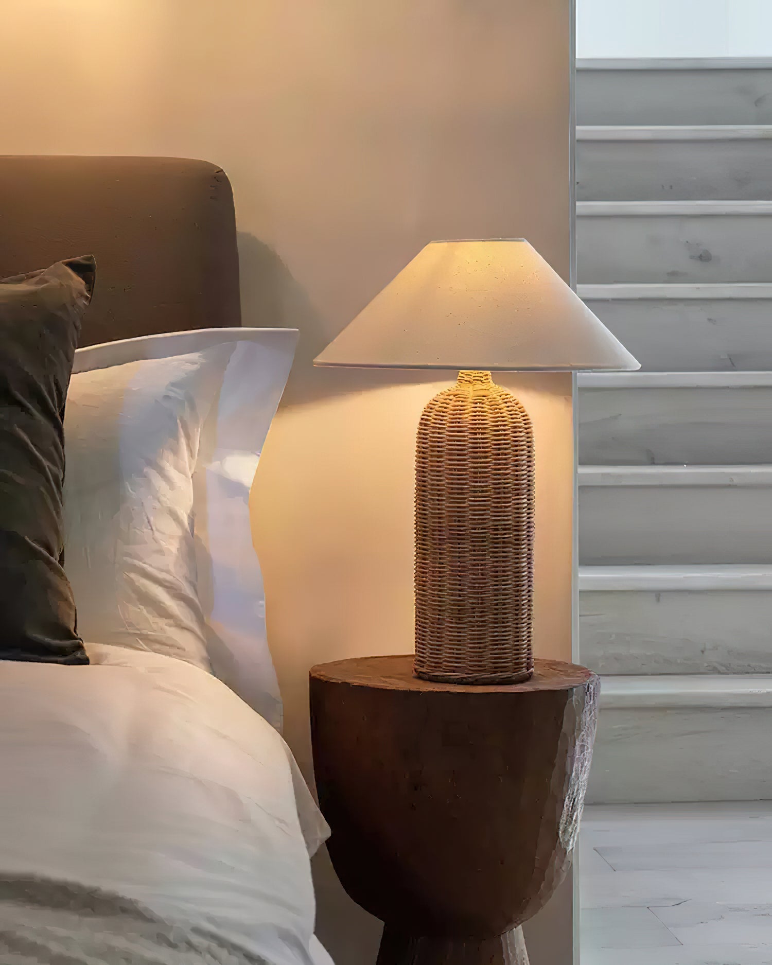 Lámpara de Mesa de Ratán Natural con Pantalla de Tela para Interiores - Diseño Moderno y Elegante 7