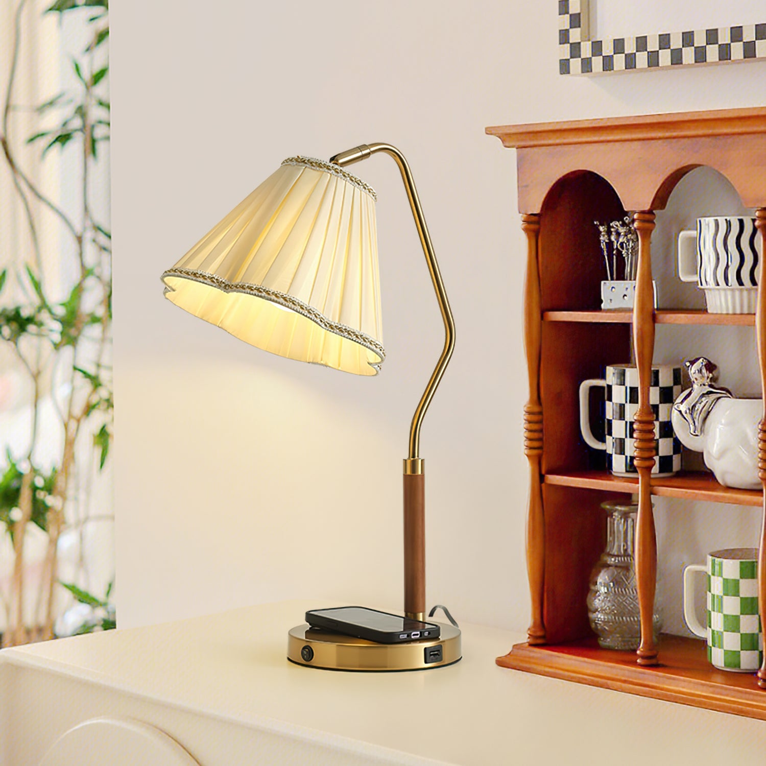 Lámpara de Mesa de Tela Florentina con Base Dorada y Pantalla Elegante – Ideal para Decoración Interior y Mesita de Noche 4