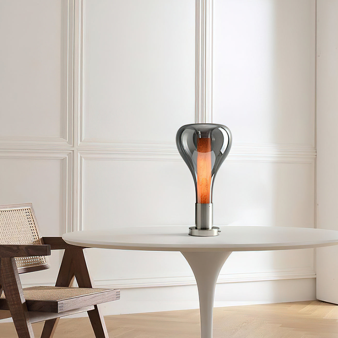 Lámpara de Mesa de Vidrio Beaker con Diseño Único y Luz Cálida – Tamaño Estándar 2