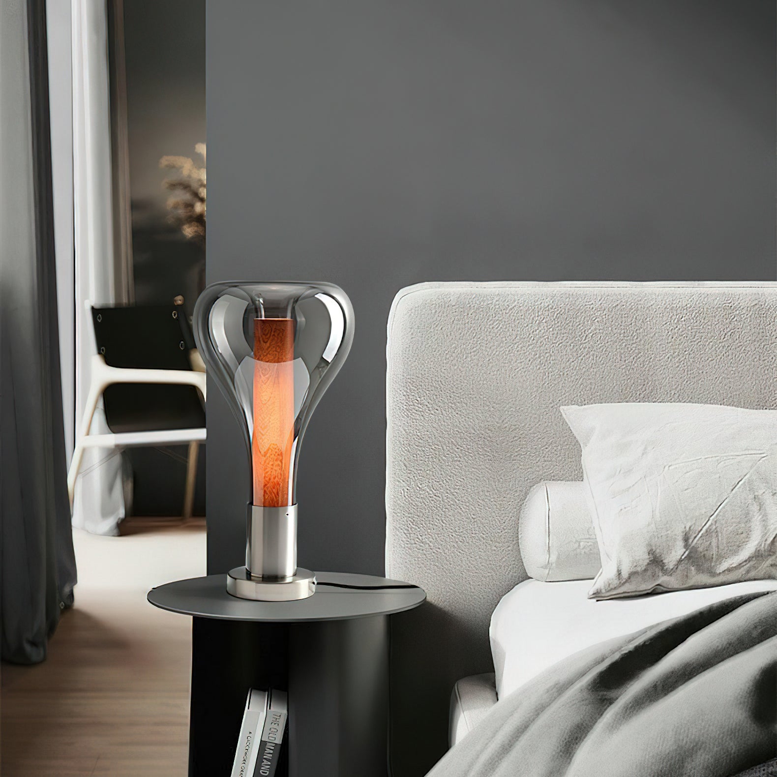 Lámpara de Mesa de Vidrio Beaker con Diseño Único y Luz Cálida – Tamaño Estándar 4