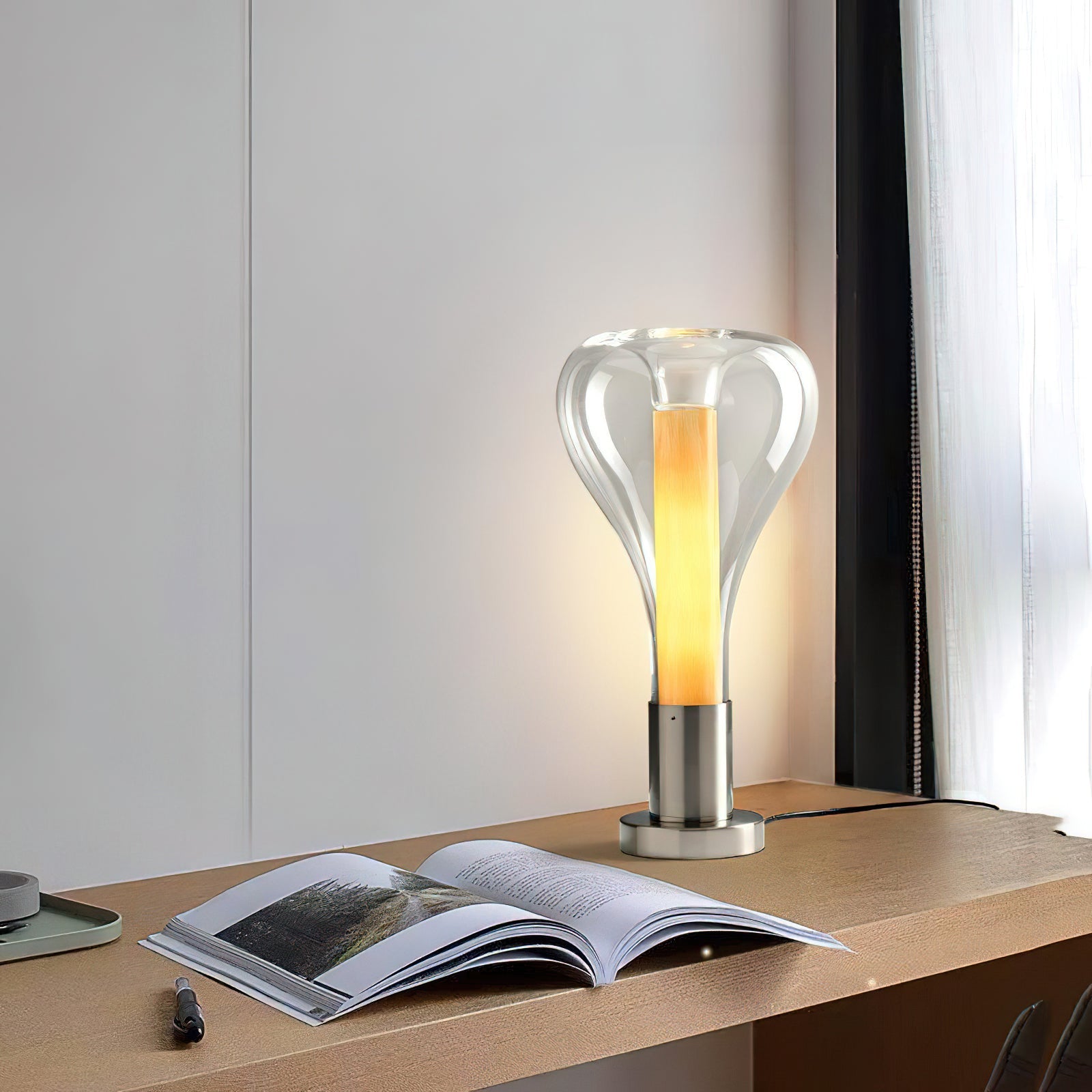Lámpara de Mesa de Vidrio Beaker con Diseño Único y Luz Cálida – Tamaño Estándar 7