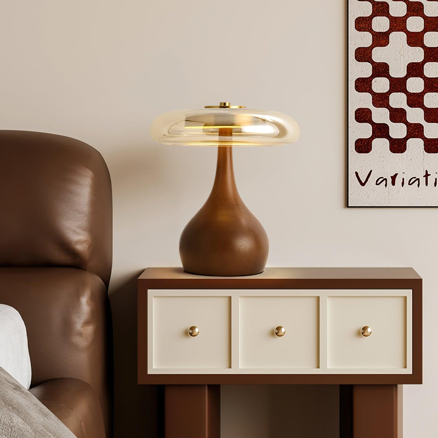 Lámpara de Mesa de Vidrio con Base de Madera y Acabado en Latón – Diseño Moderno para Mesita de Noche y Escritorio 2