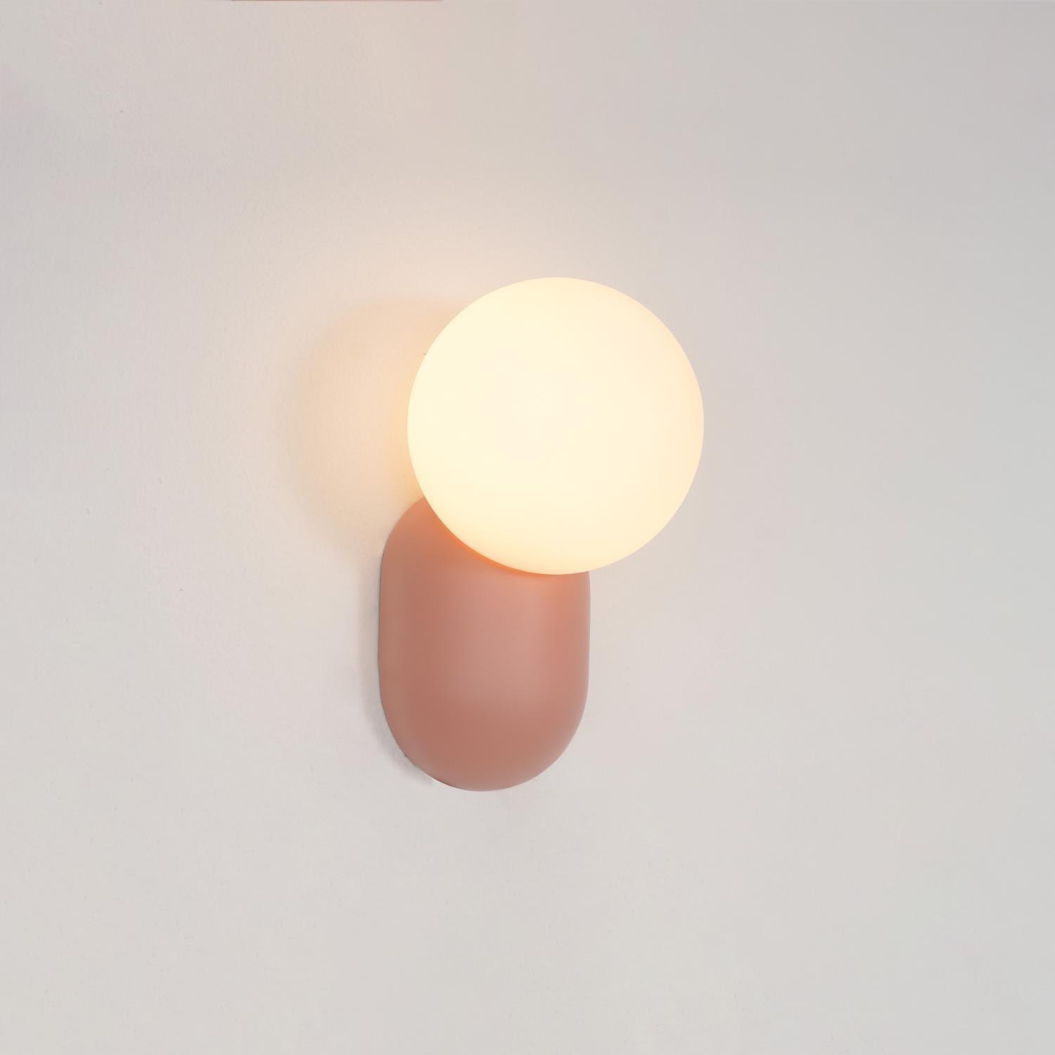 Lámpara de Pared Cantilever con Diseño Esférico y Acabado en Resina – Ideal para Interiores y Exteriores 0