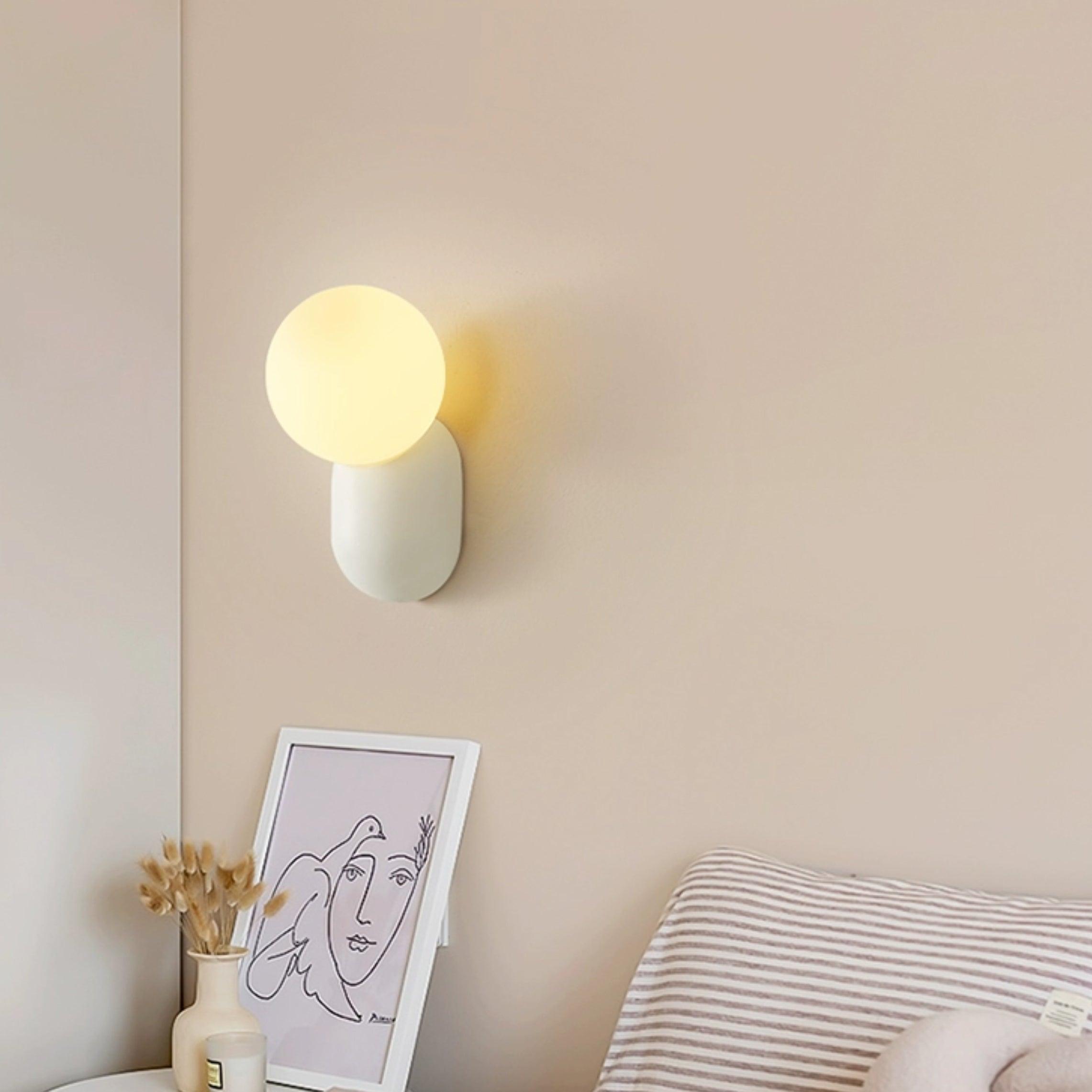 Lámpara de Pared Cantilever con Diseño Esférico y Acabado en Resina – Ideal para Interiores y Exteriores 3