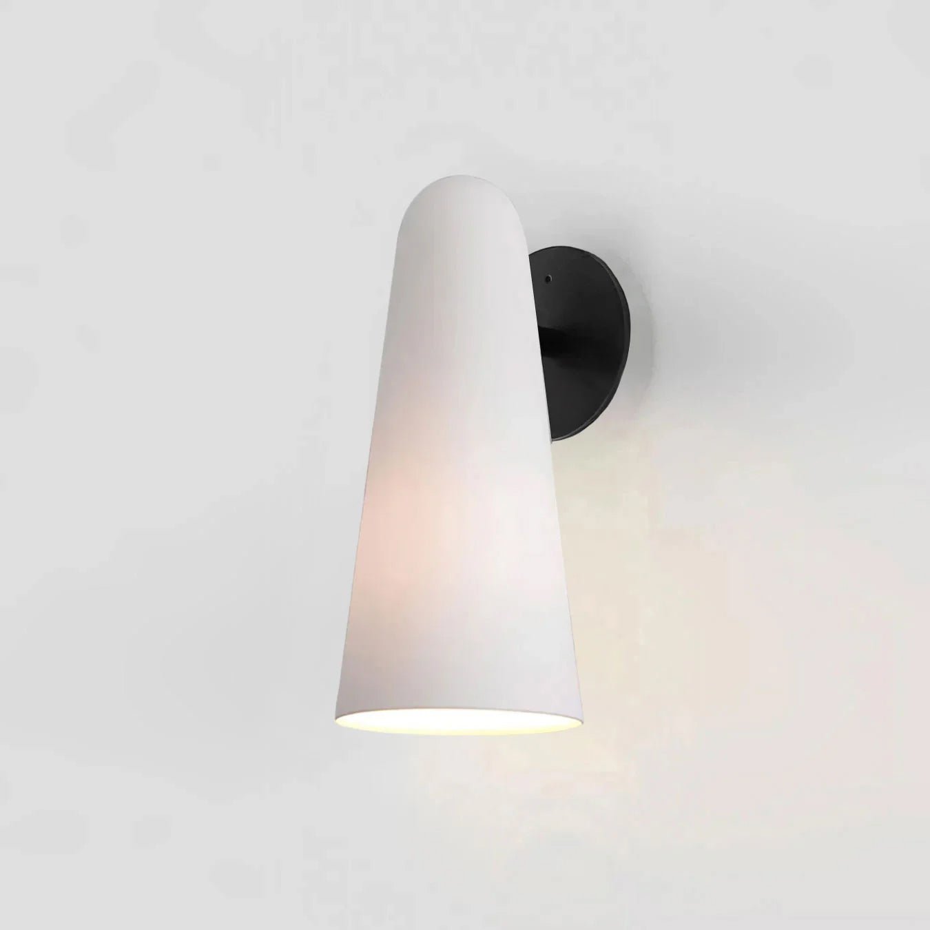 Lámpara de Pared Conical de Vidrio con LED Integrado – Elegante y Moderna 10