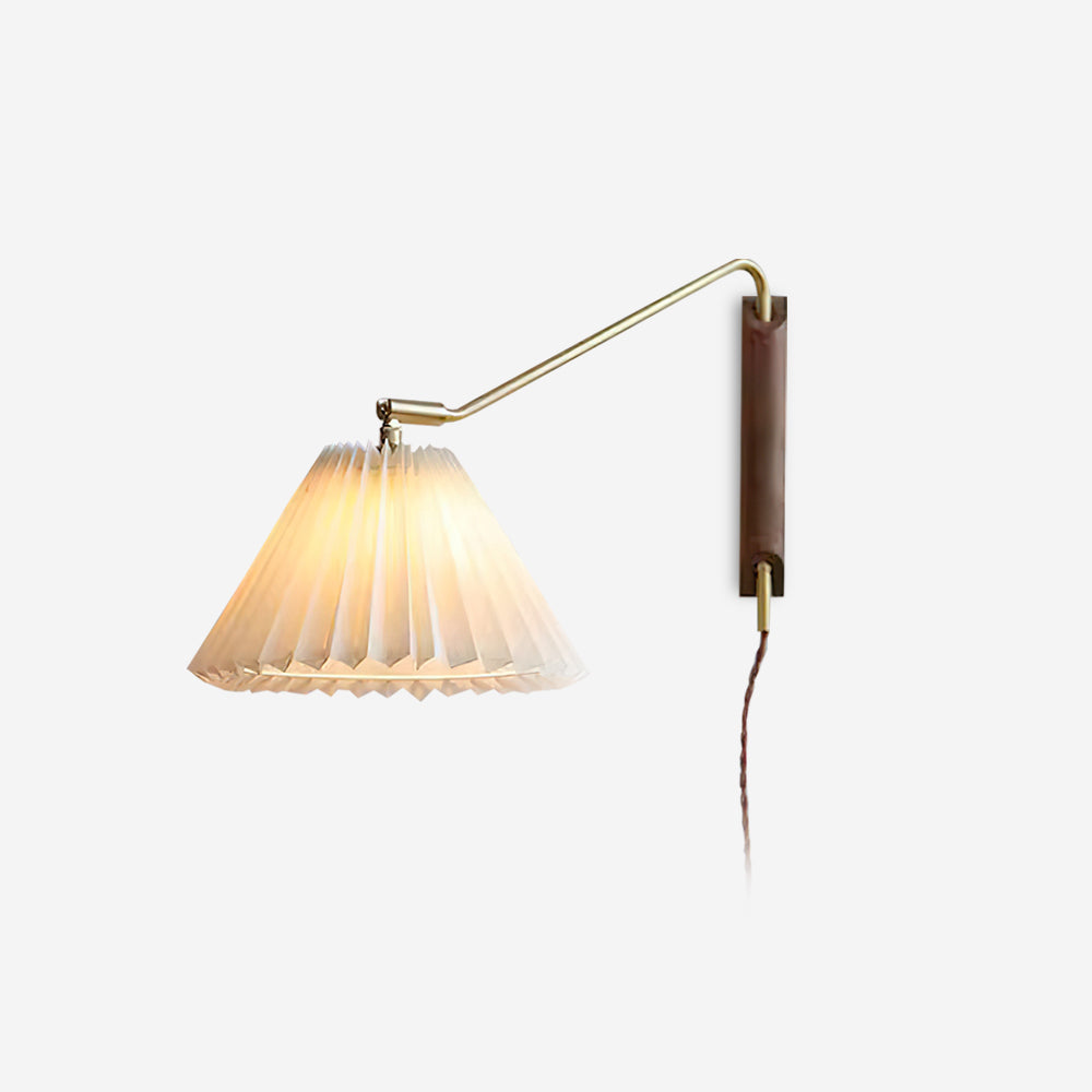 Lámpara de Pared Dorset con Brazo Ajustable y Acabado en Latón – Diseño Moderno y Elegante 1