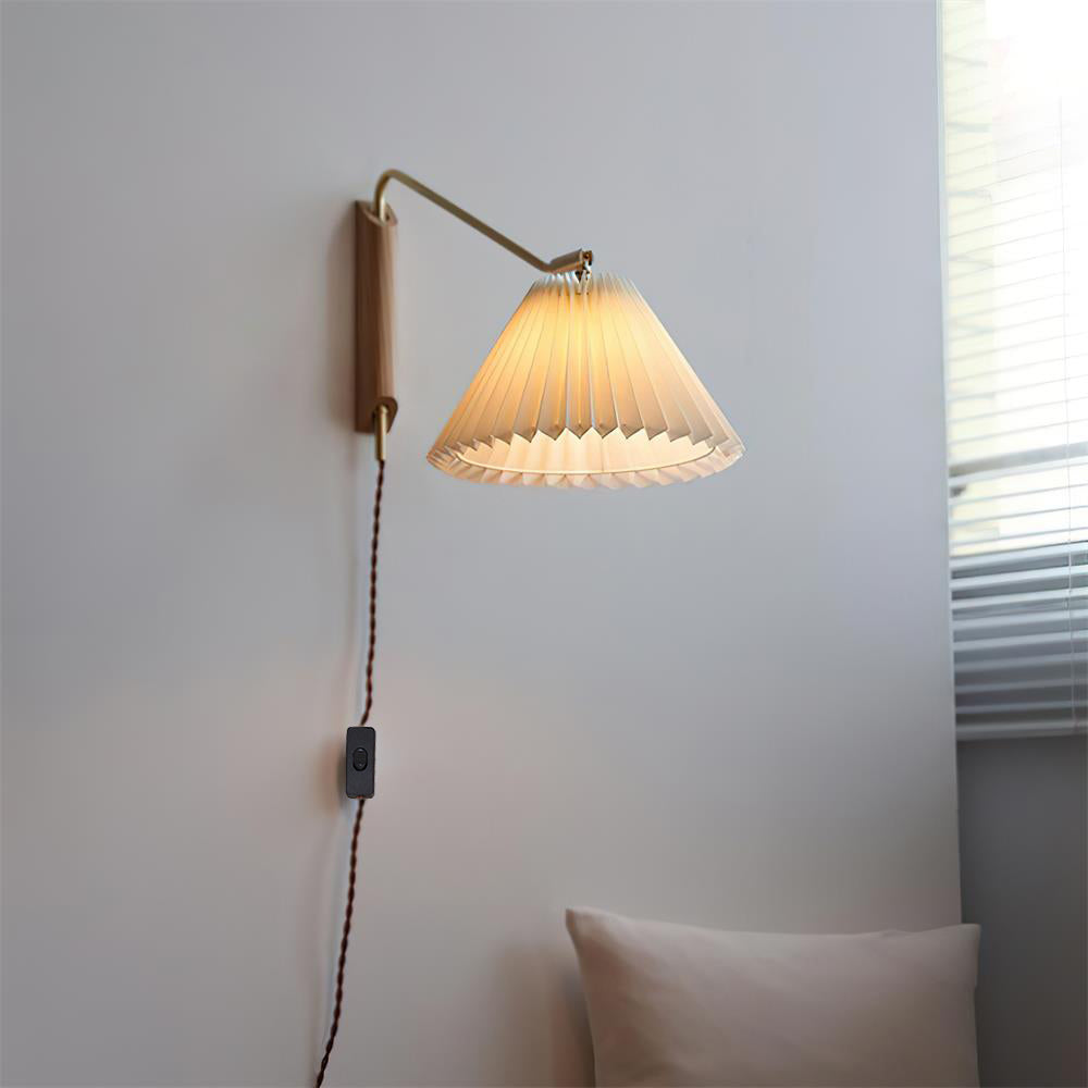 Lámpara de Pared Dorset con Brazo Ajustable y Acabado en Latón – Diseño Moderno y Elegante 9