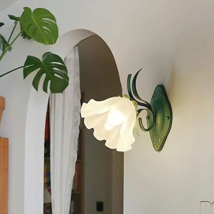Lámpara de Pared Flor de Lirio de los Valles con Iluminación Suave y Diseño Elegante 2