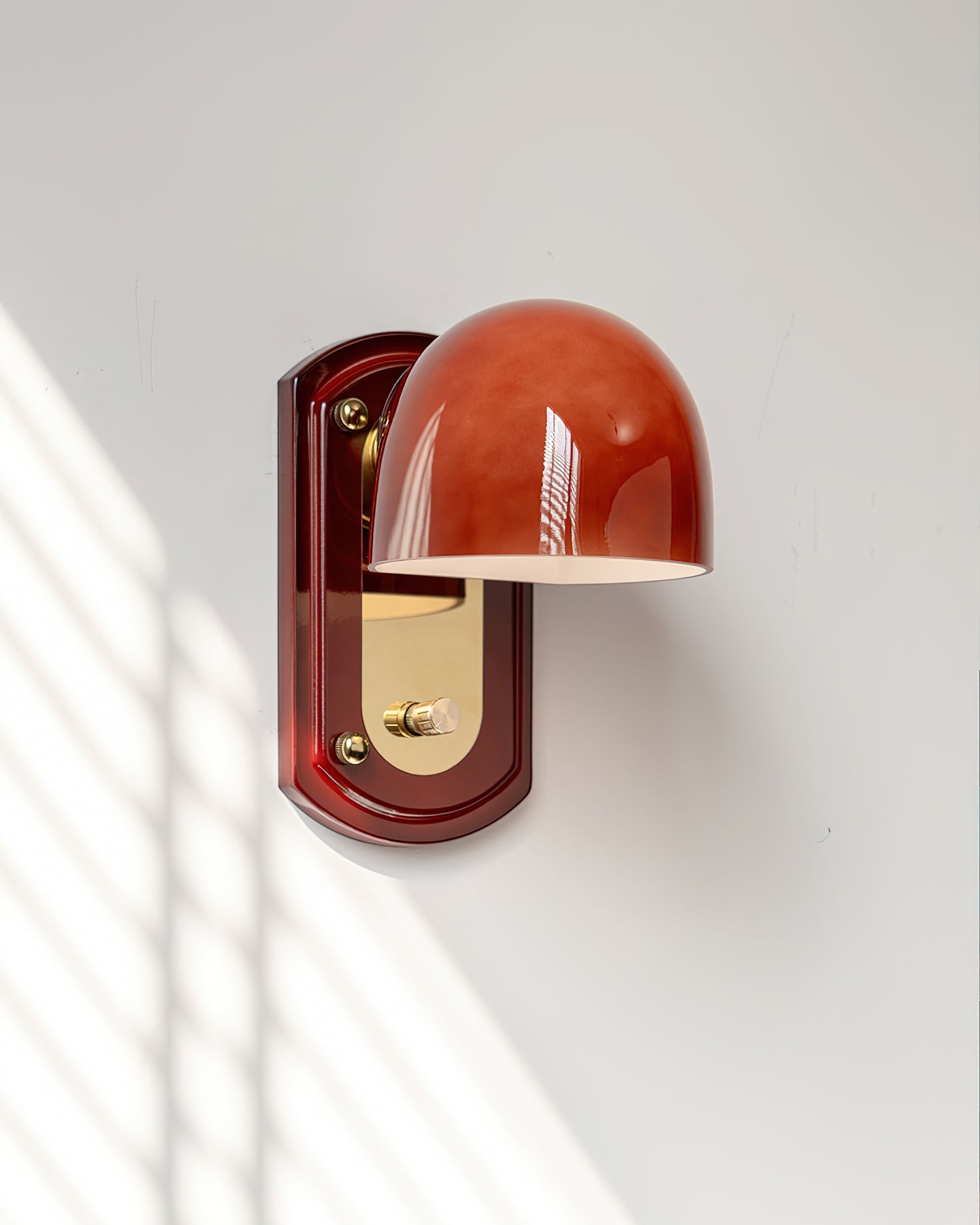 Lámpara de Pared Lolita con Pantalla en Cúpula y Acabado Brillante – Ideal para Ambientes Elegantes 2
