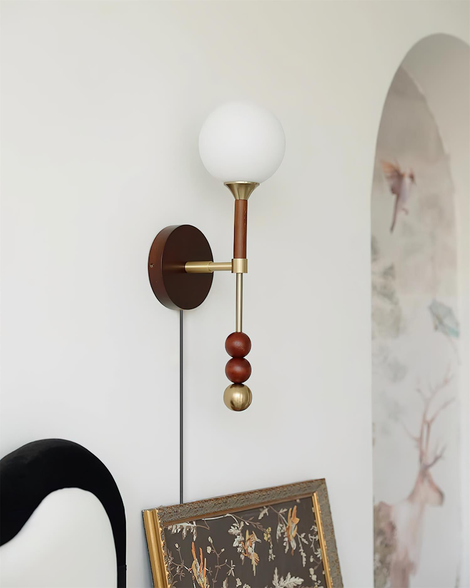 Lámpara de Pared Lolli con Diseño Escultural y Esfera de Vidrio Fosco – Ideal para Interiores Modernos 3