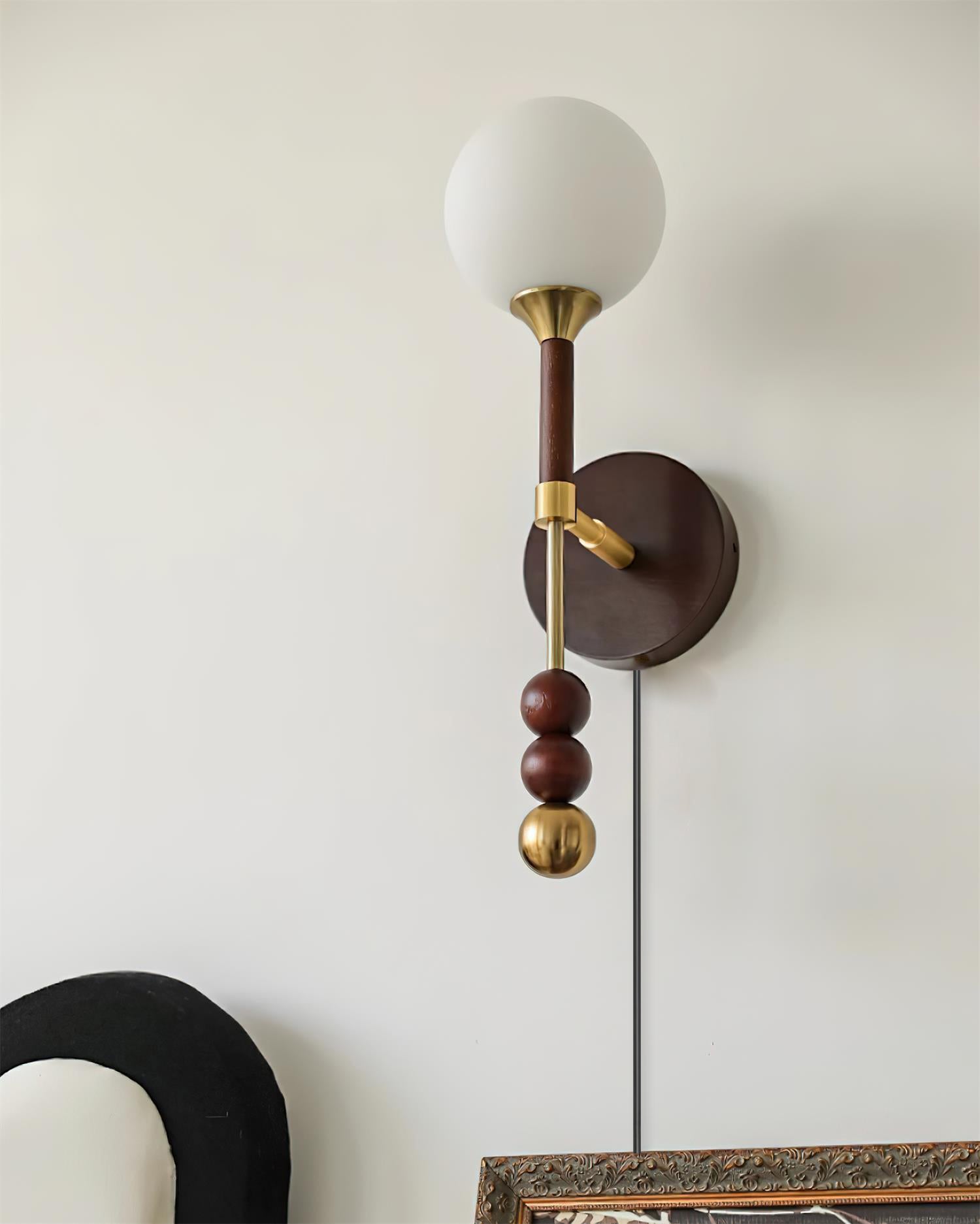 Lámpara de Pared Lolli con Diseño Escultural y Esfera de Vidrio Fosco – Ideal para Interiores Modernos 6