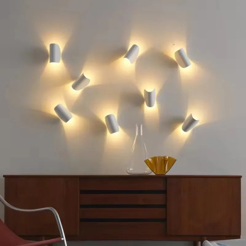 Lámpara de Pared Minimalista LumiTwist Macaron con Luz LED Ajustable y Diseño Industrial 3