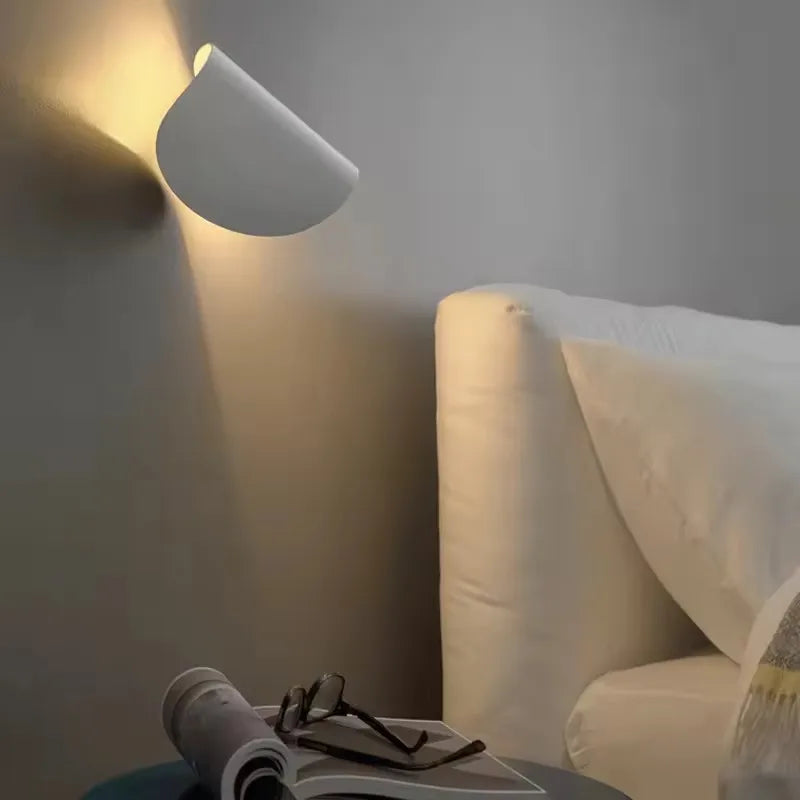 Lámpara de Pared Minimalista LumiTwist Macaron con Luz LED Ajustable y Diseño Industrial 4