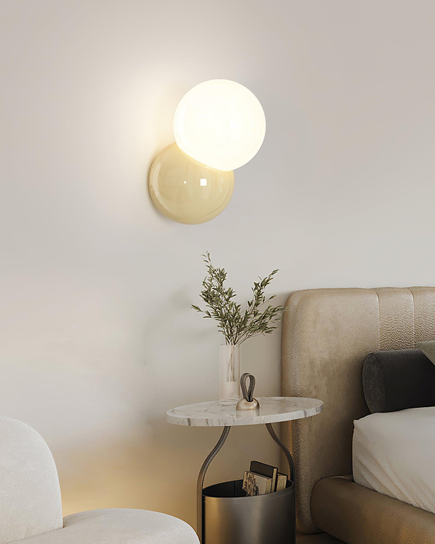 Lámpara de Pared Orbital de Metal y Acrílico – Estilo Elegante para Dormitorio 4