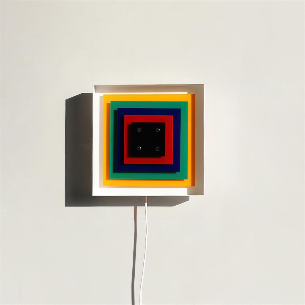 Lámpara de Pared Plug In con Diseño Geométrico en Acrílico – Varios Colores Disponibles 0
